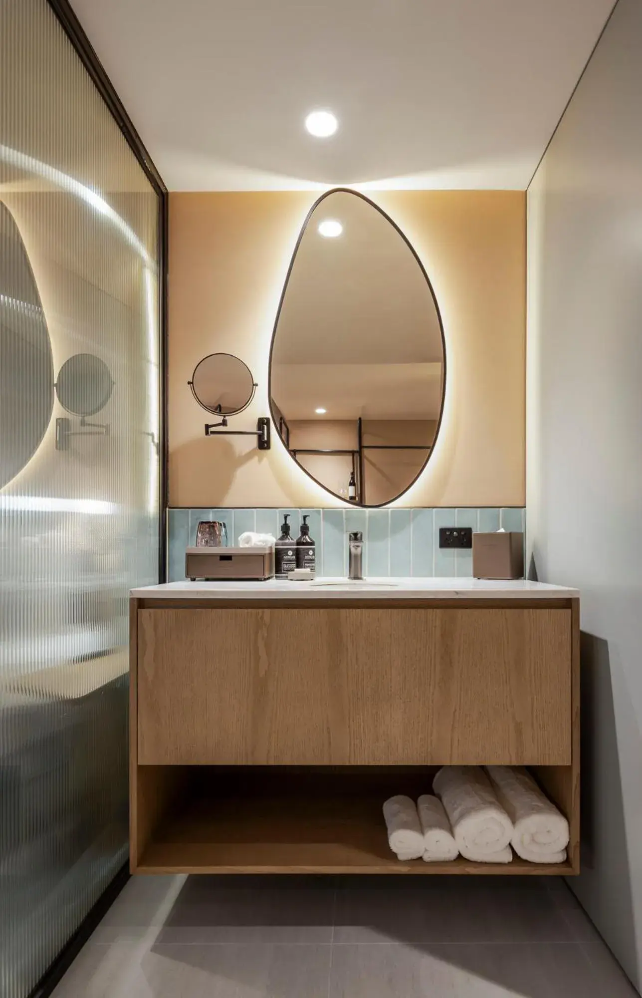 Standard Double Room with Two Double Beds in Mercure Melbourne La Trobe Street Standard Double Room with Two Double Beds in Mercure Melbourne La Trobe Street