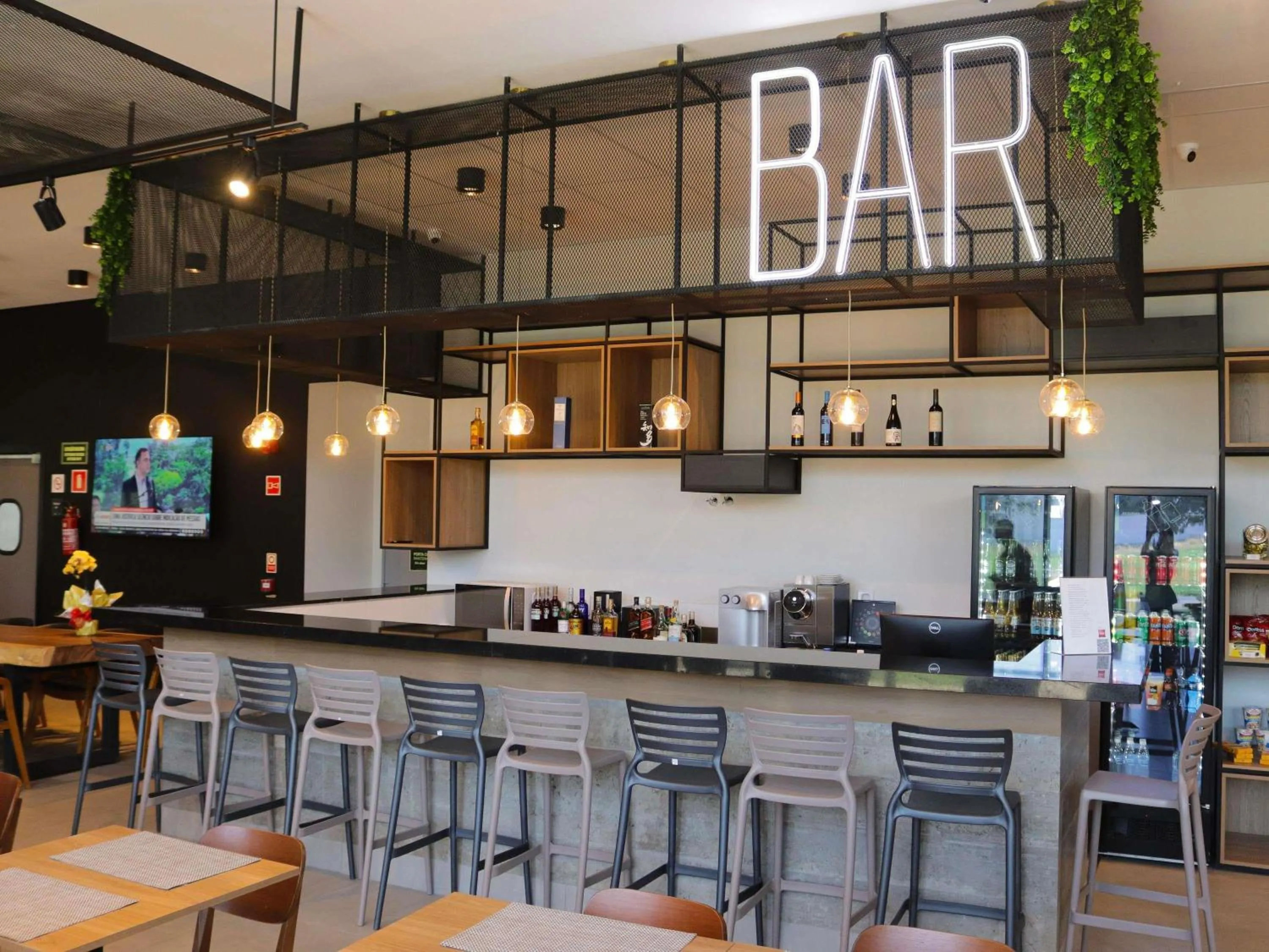 Lounge or bar in ibis Primavera do Leste
