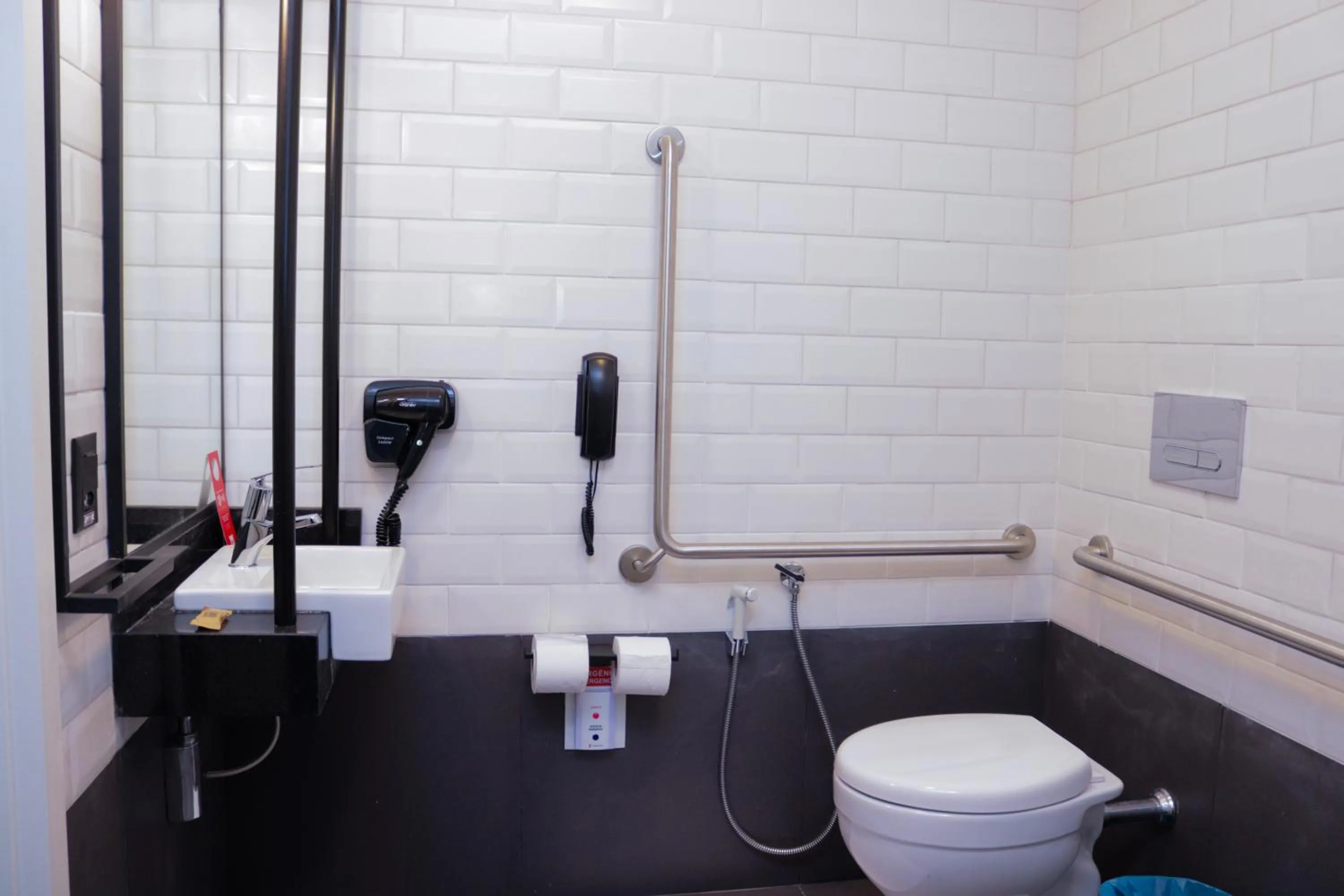 Bathroom in ibis Primavera do Leste