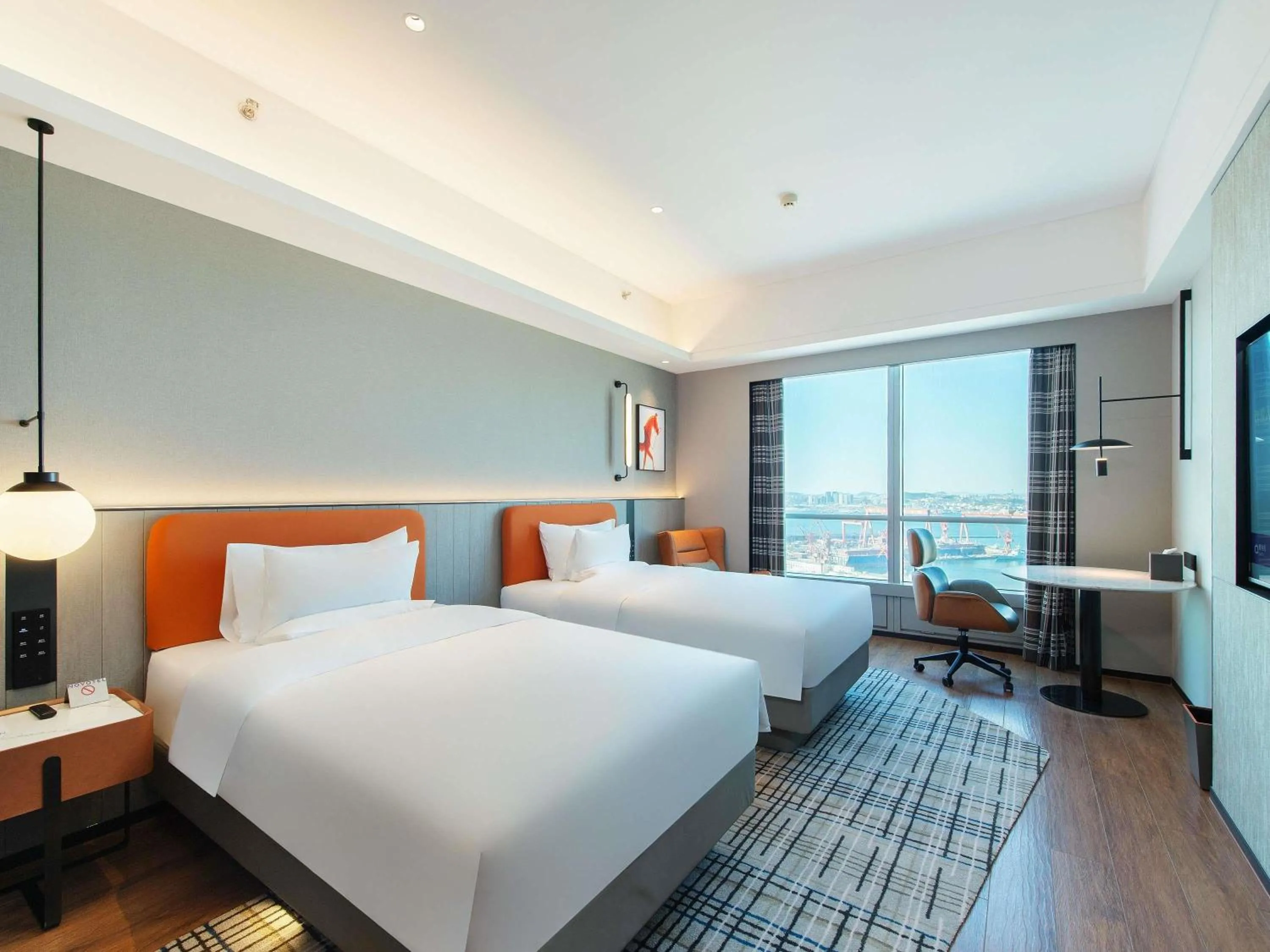 Deluxe Twin Room with Ocean View in Novotel Dalian Zhongshan Square
