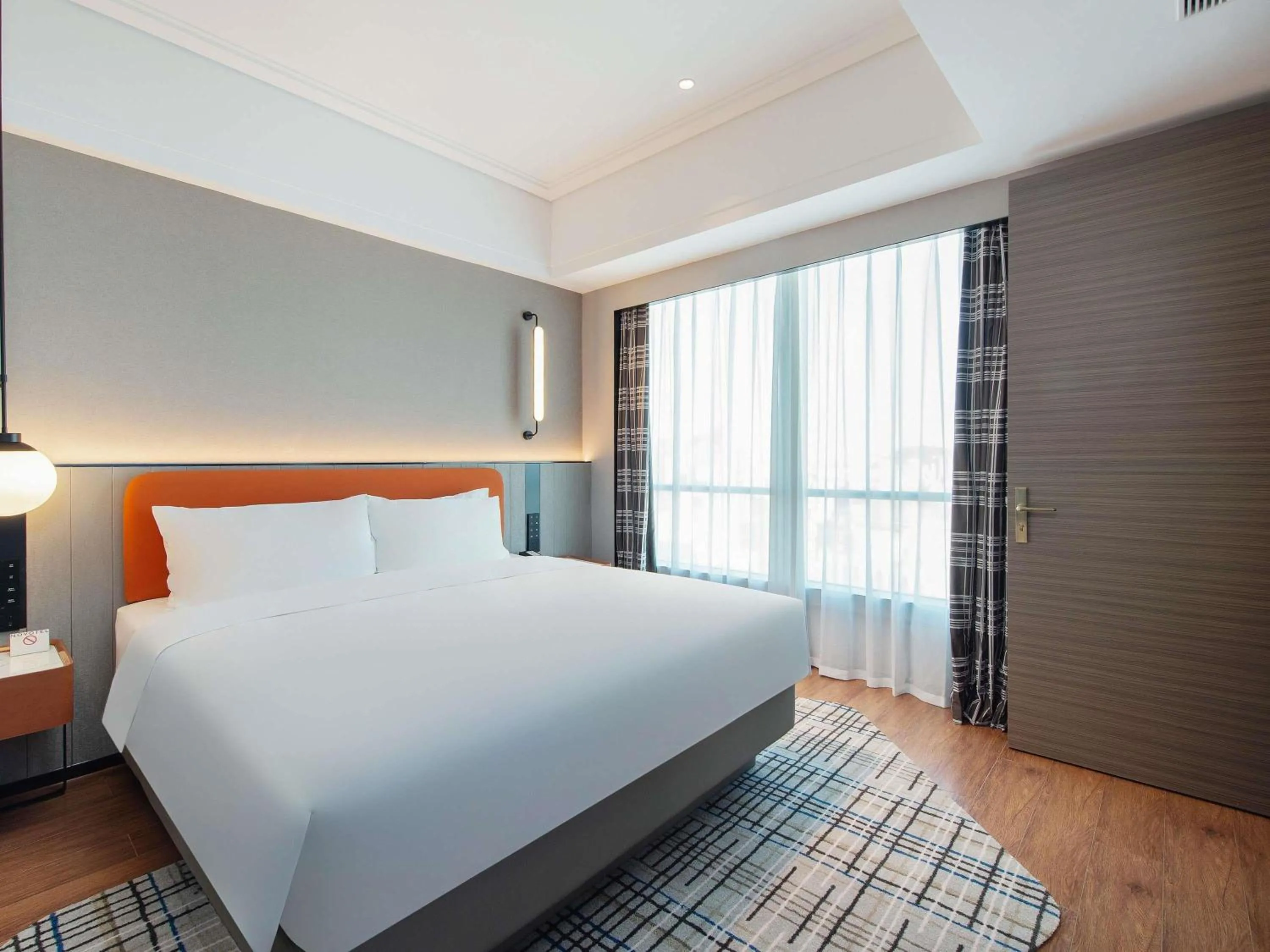 Deluxe King Suite in Novotel Dalian Zhongshan Square