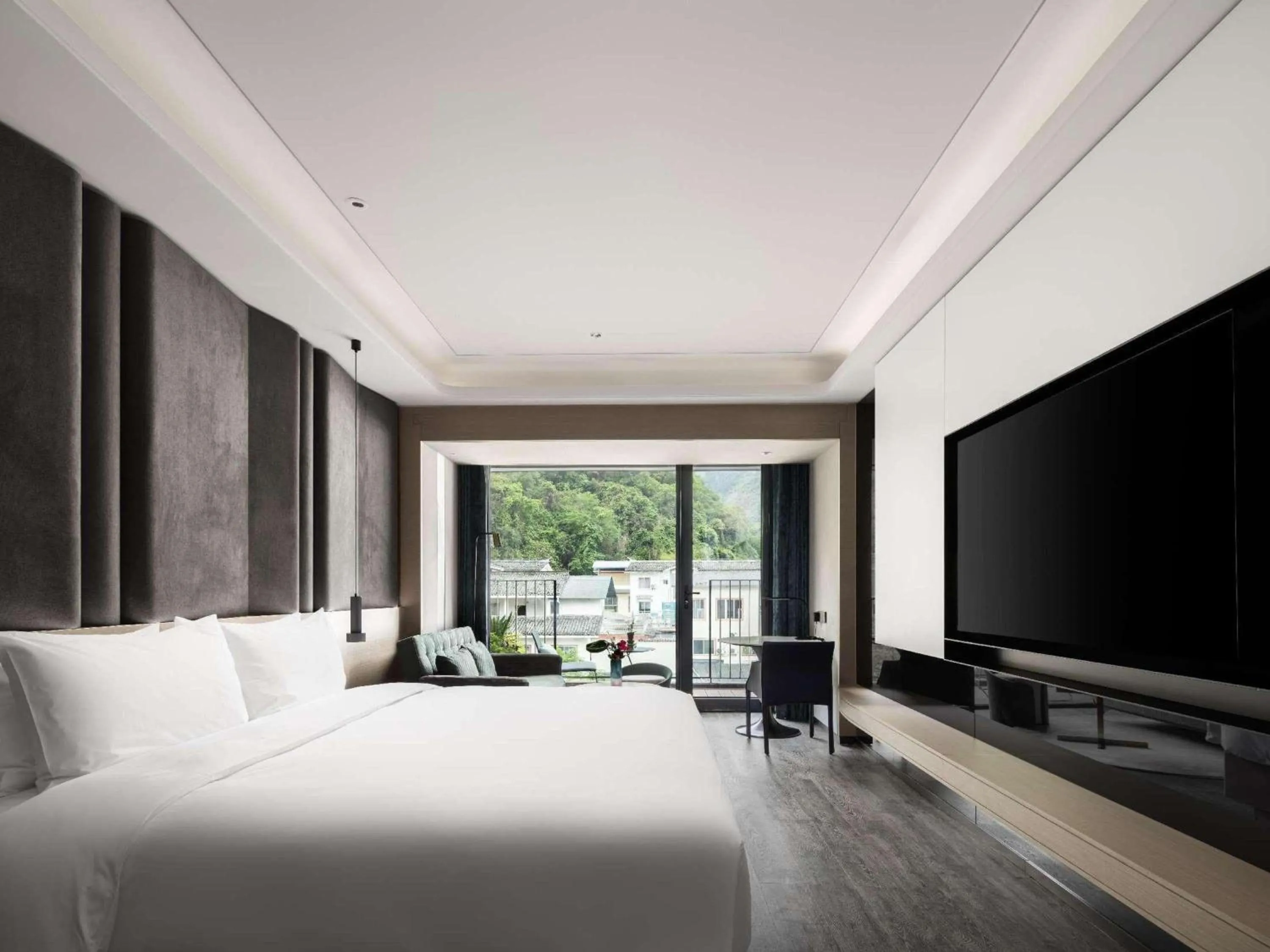 Deluxe King Room in Mercure Guilin Yangshuo Xingping