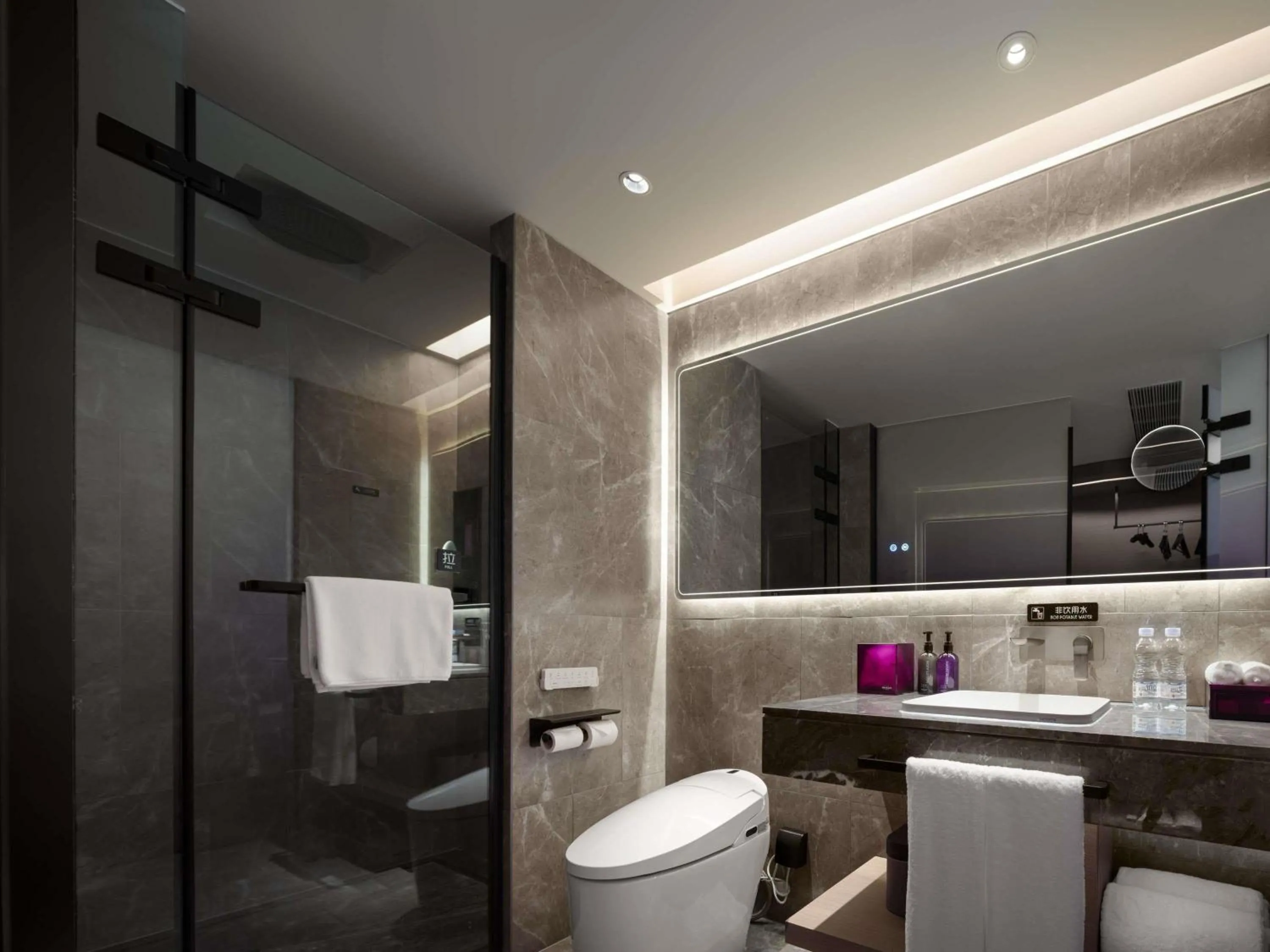 Standard Twin Room in Mercure Guilin Yangshuo Xingping