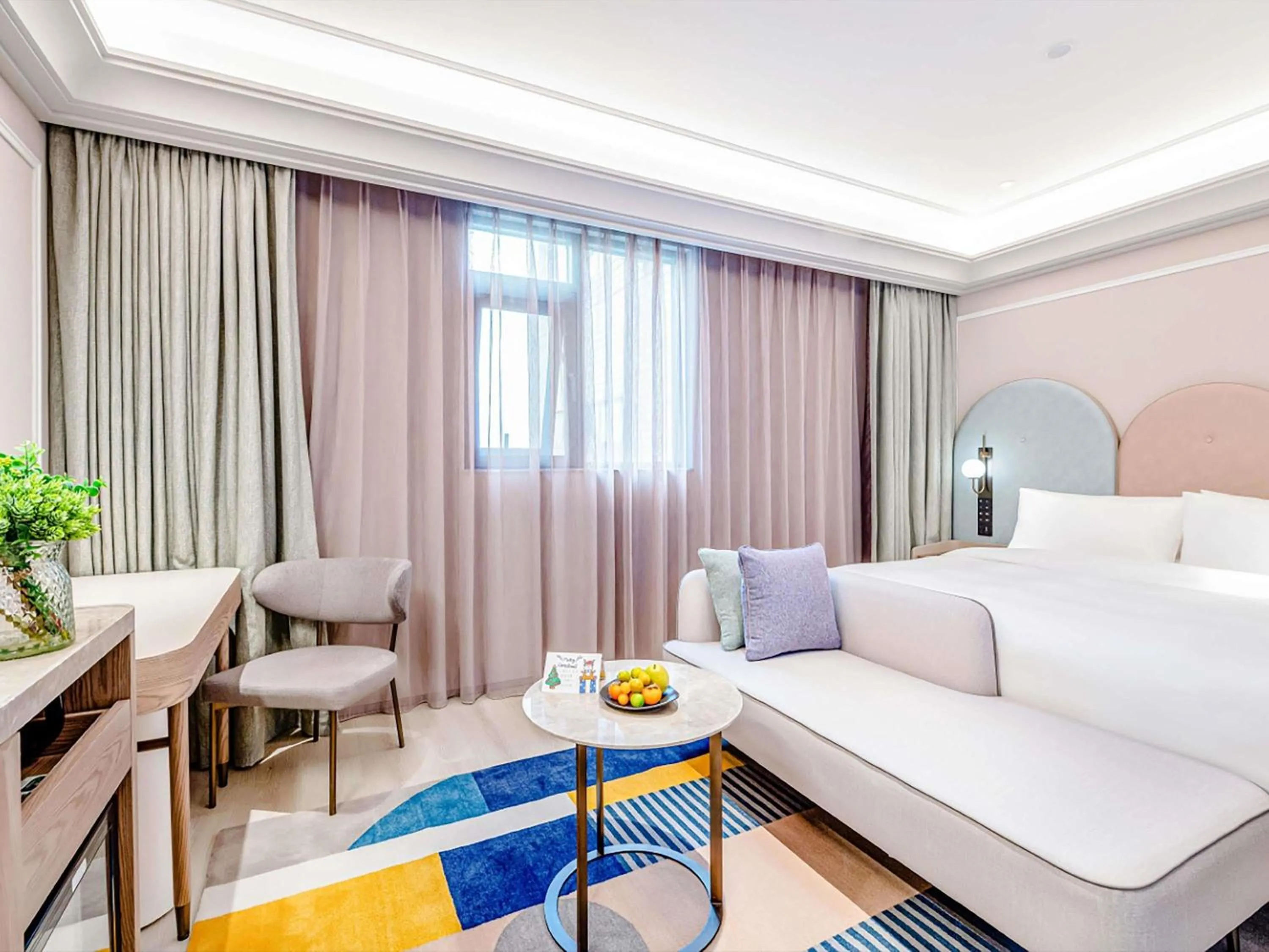 Standard King Room in Mercure Chongqing Jiefangbei Hongya Cave
