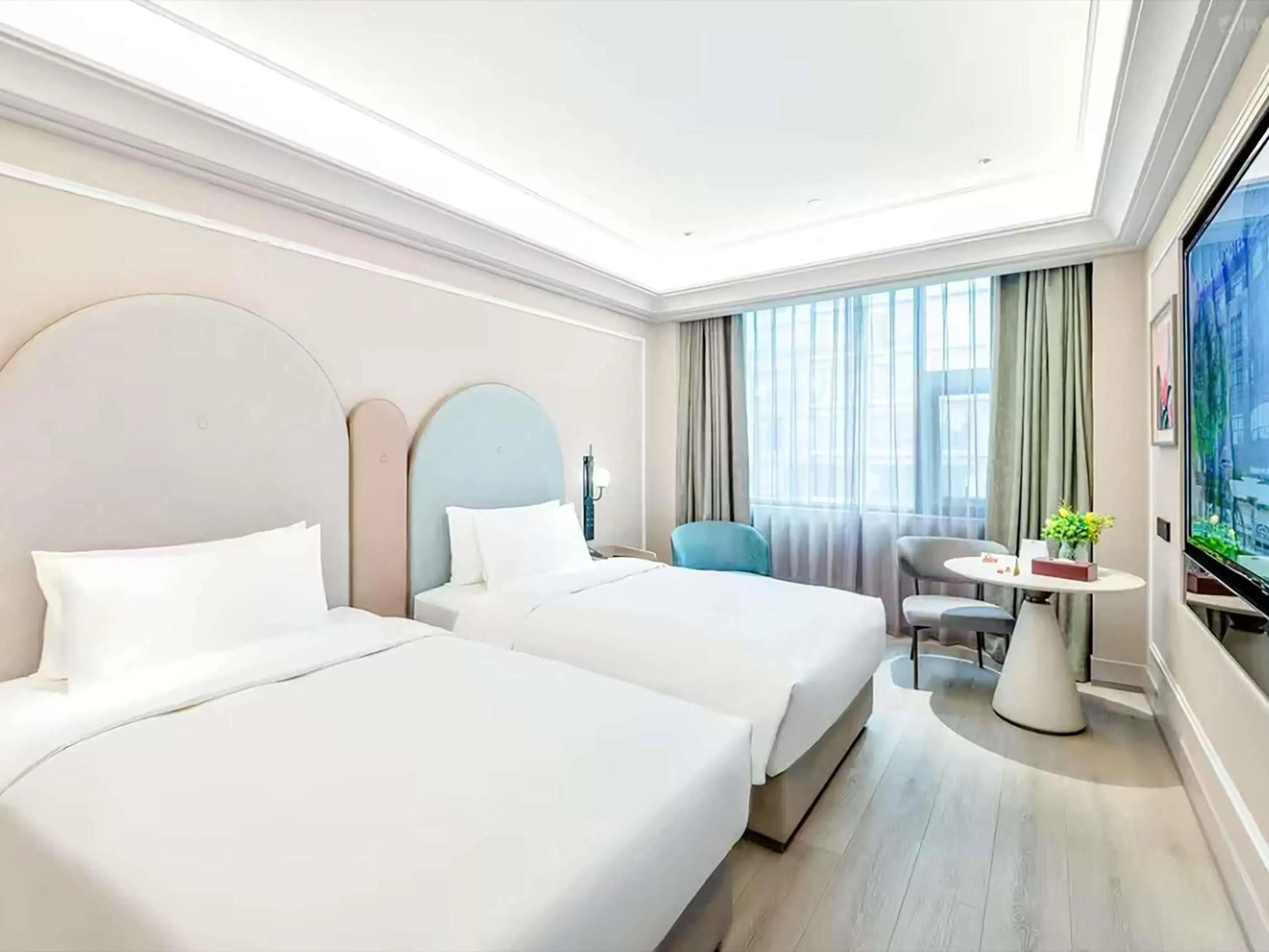 Deluxe Twin Room in Mercure Chongqing Jiefangbei Hongya Cave