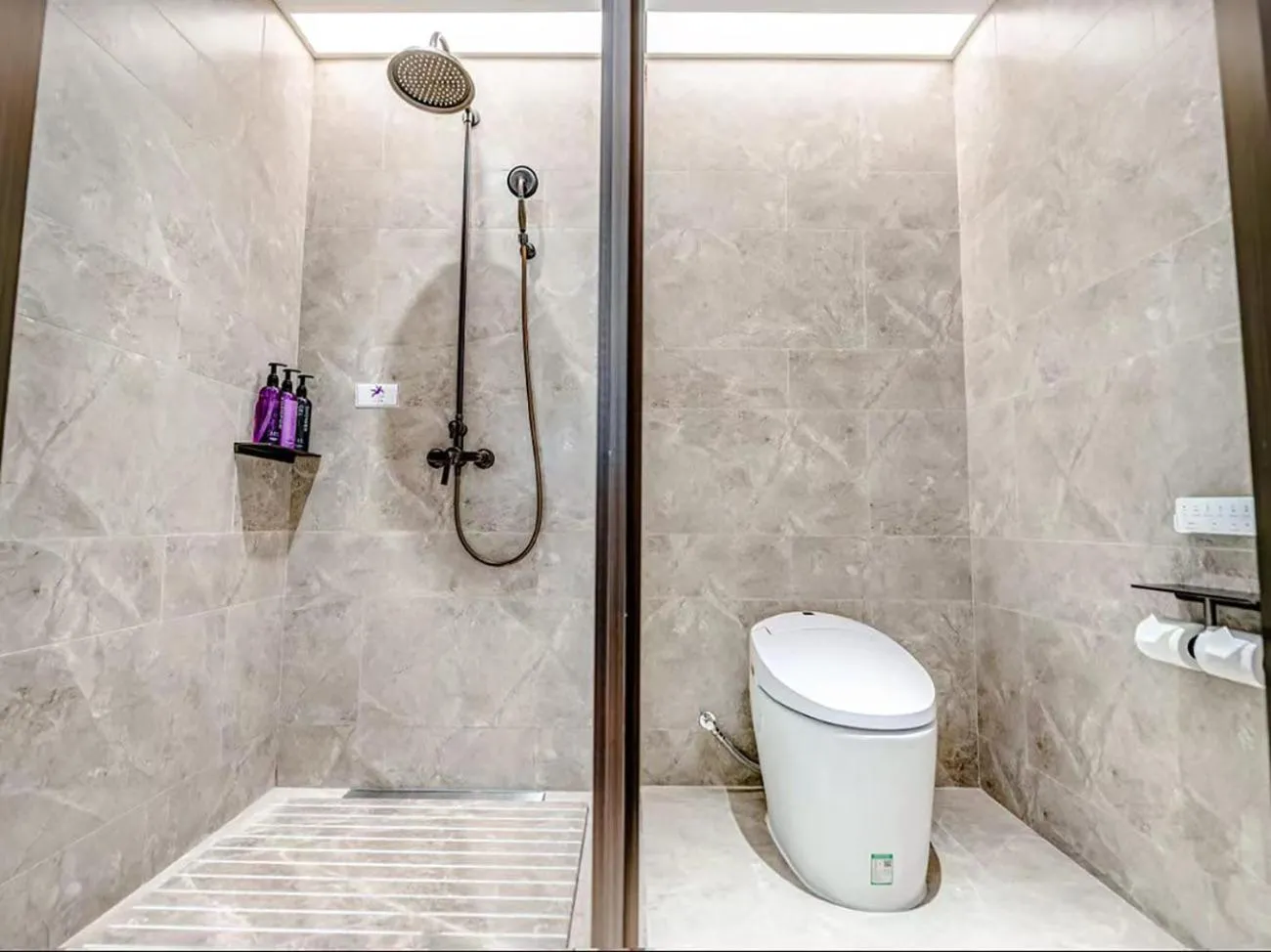 Deluxe King Room in Mercure Chongqing Jiefangbei Hongya Cave