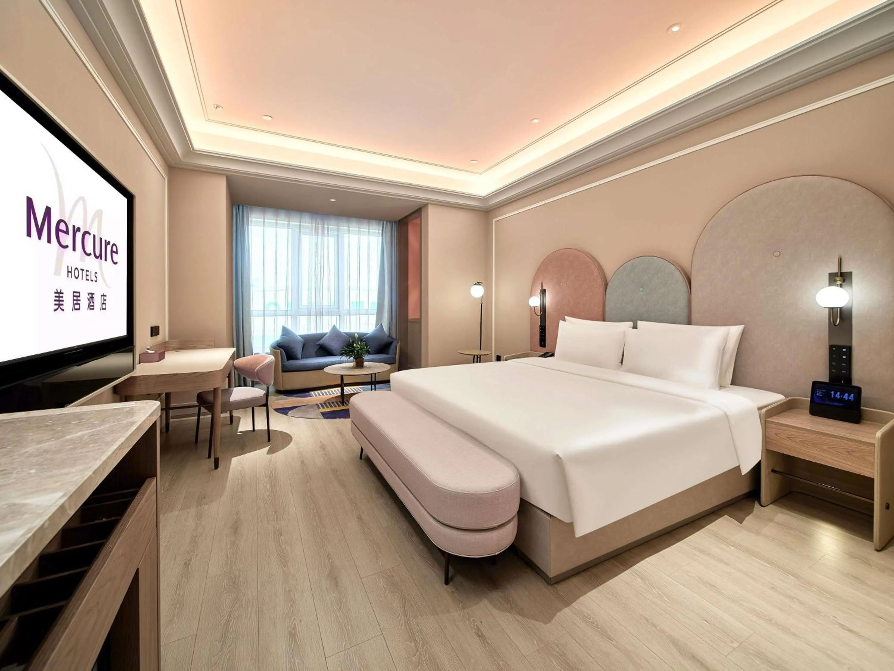 Superior King Room in Mercure Beijing Universal Resort