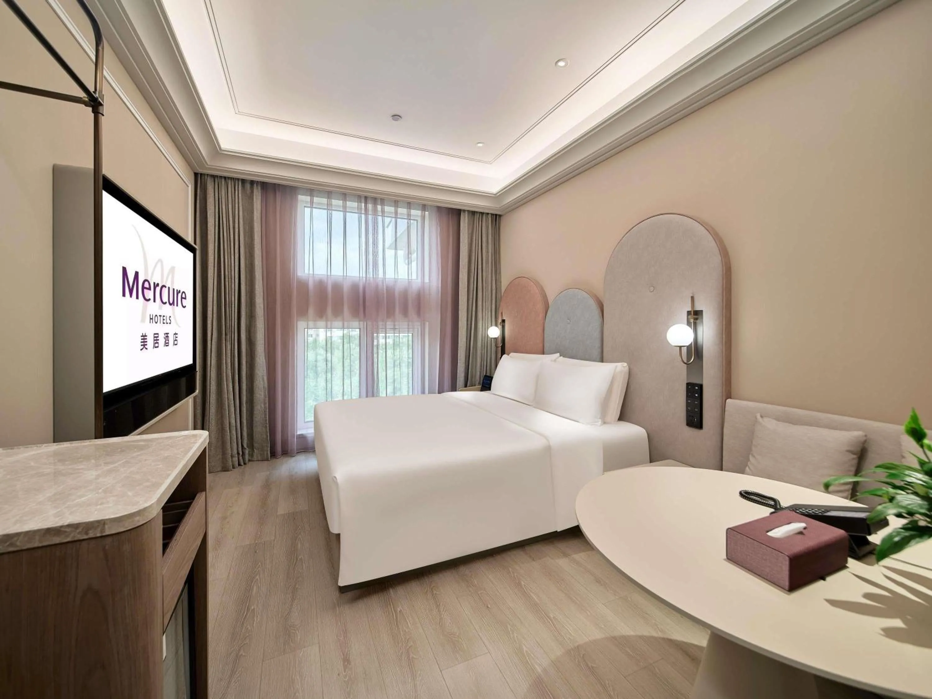 Standard Queen Room in Mercure Beijing Universal Resort