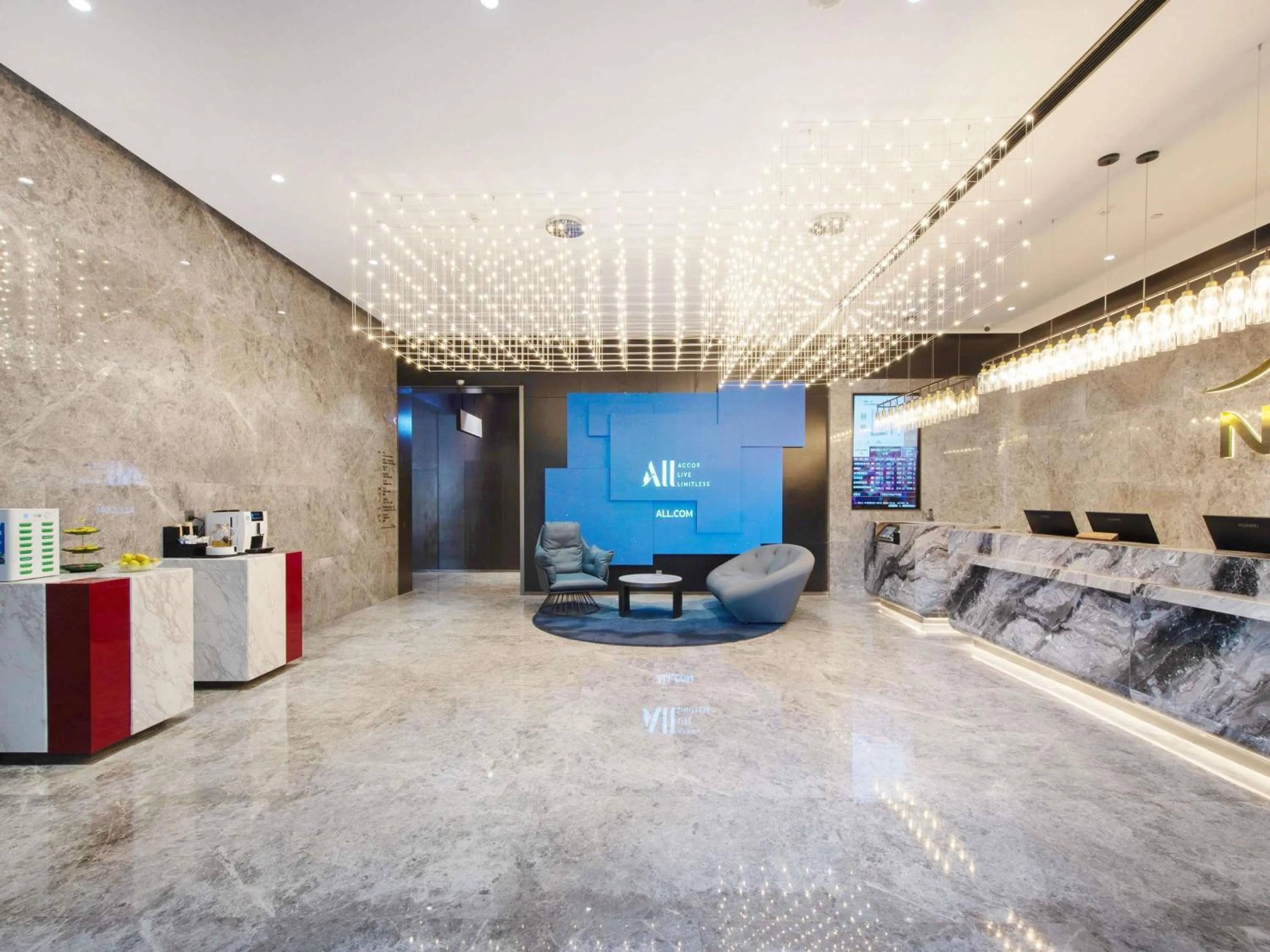 Novotel Living Yunnan Dianchi Times