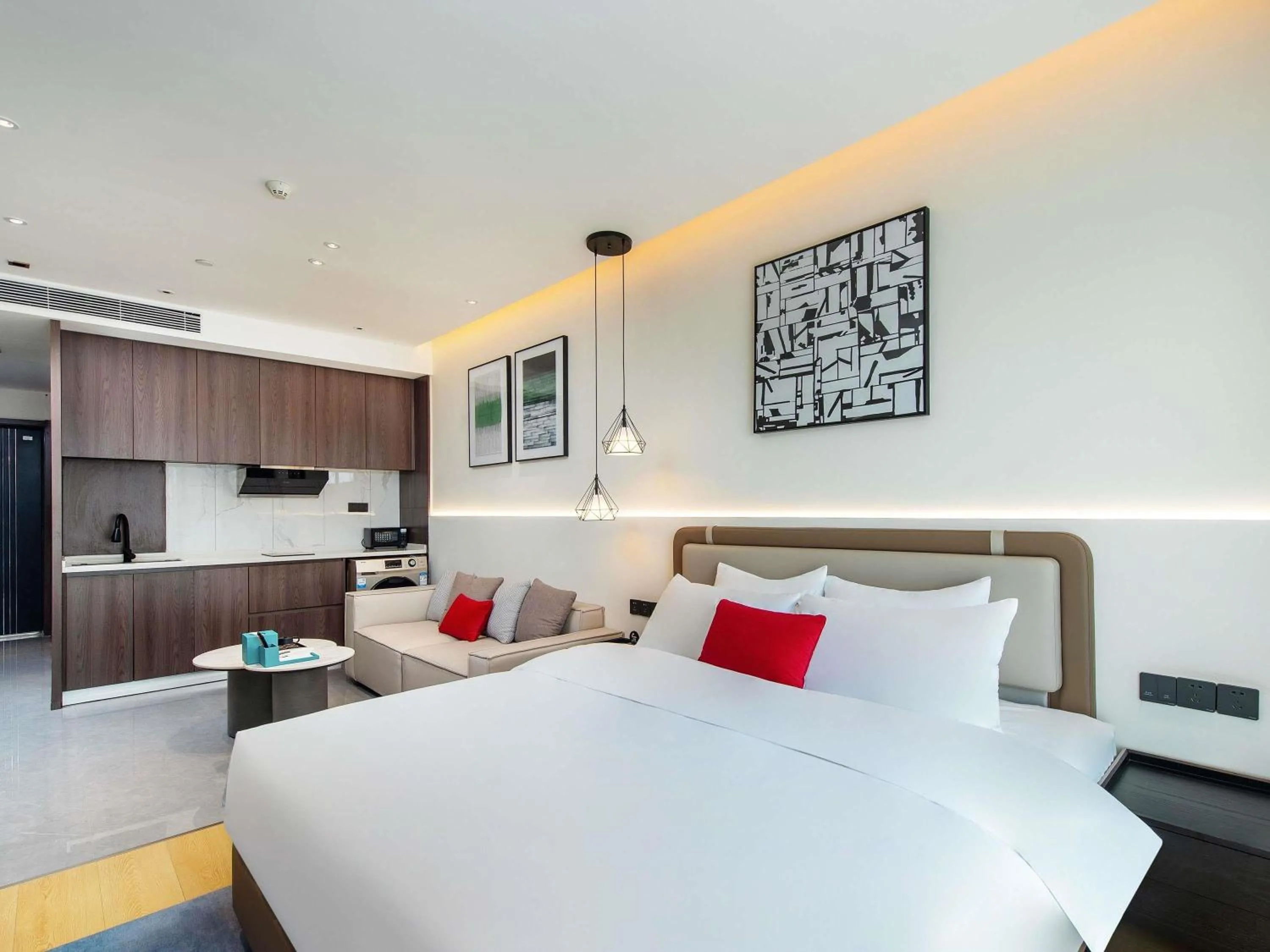 Novotel Living Yunnan Dianchi Times