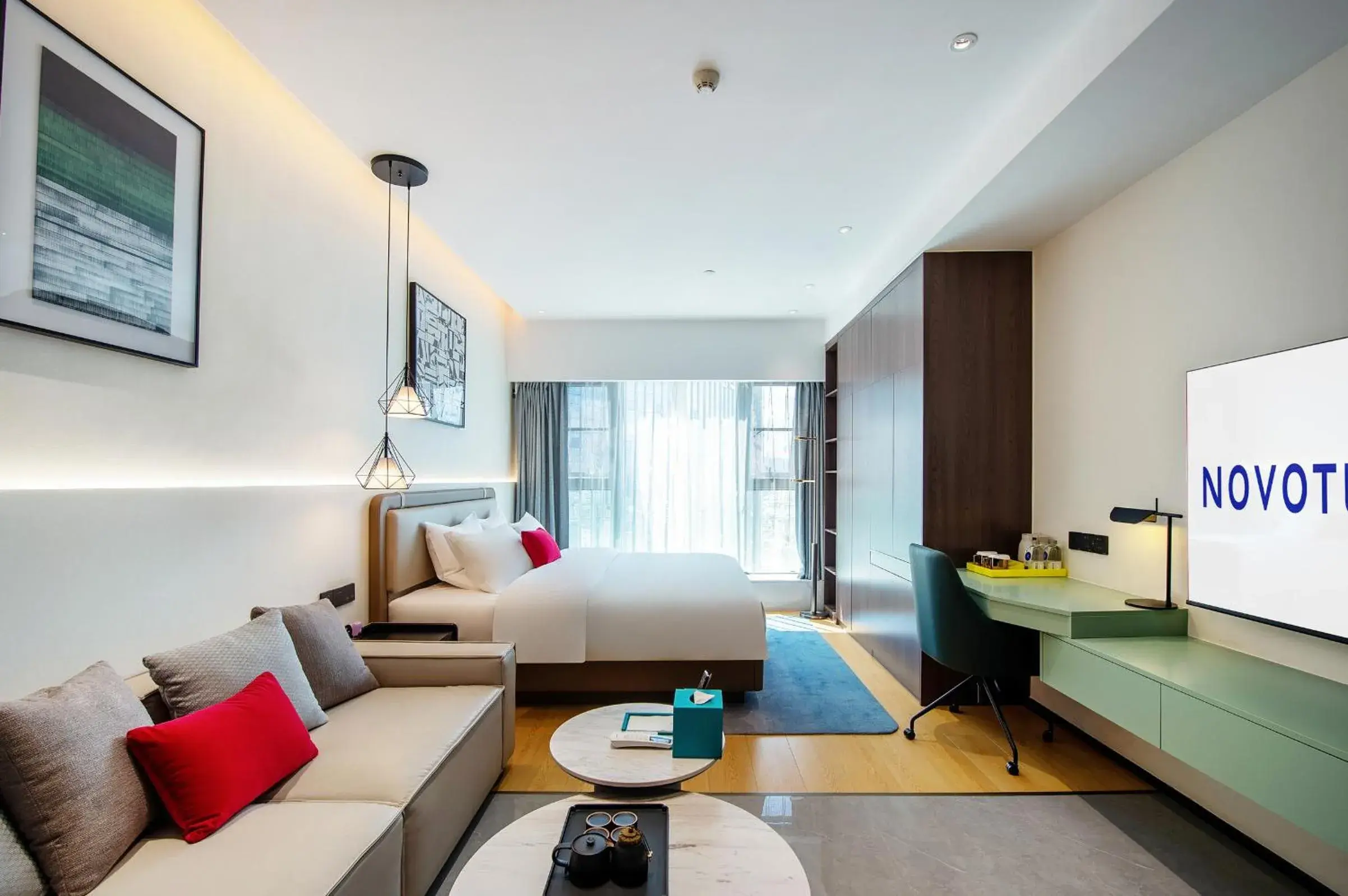 Superior King Room - City Side in Novotel Living Yunnan Dianchi Times Superior King Room - City Side in Novotel Living Yunnan Dianchi Times