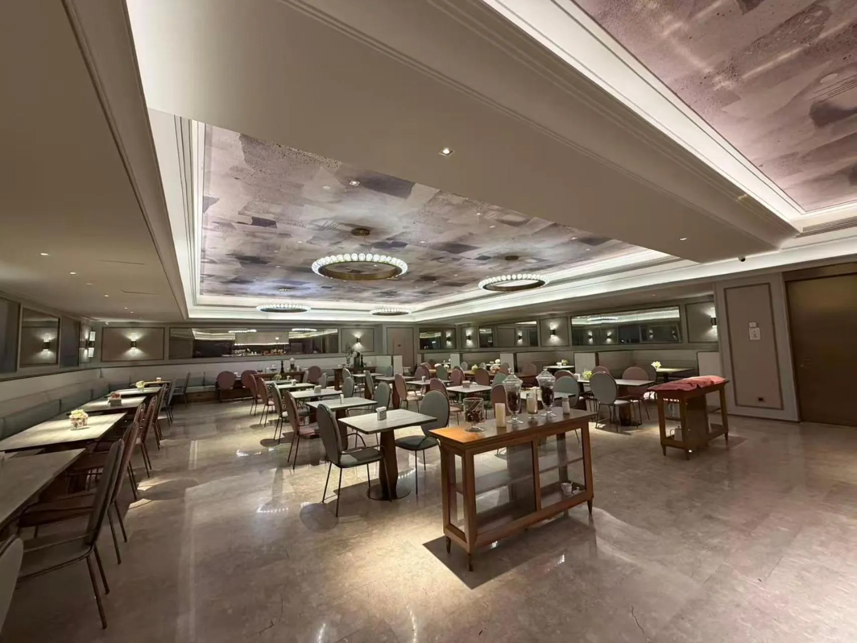Restaurant/places to eat in Mercure Nanjing South Railway Station