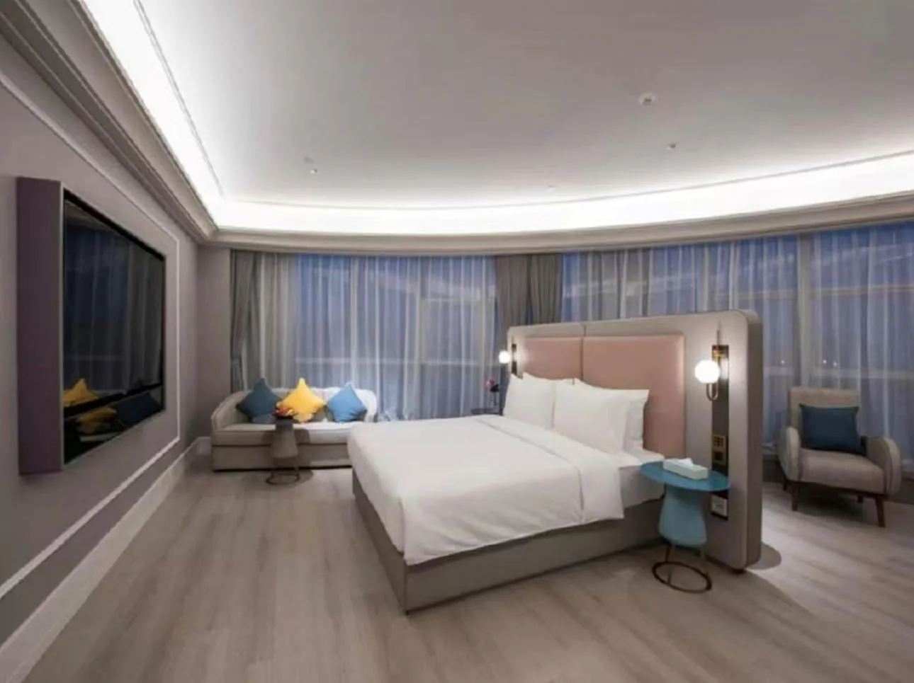Bed in Mercure Nanjing South Railway Station