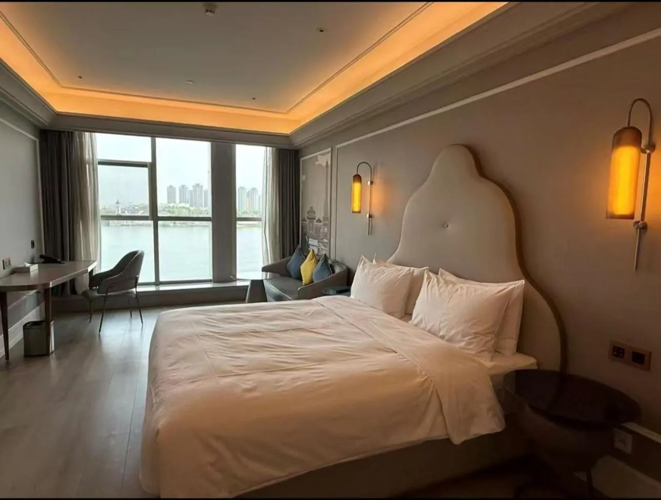 Bed in Mercure Nanjing South Railway Station