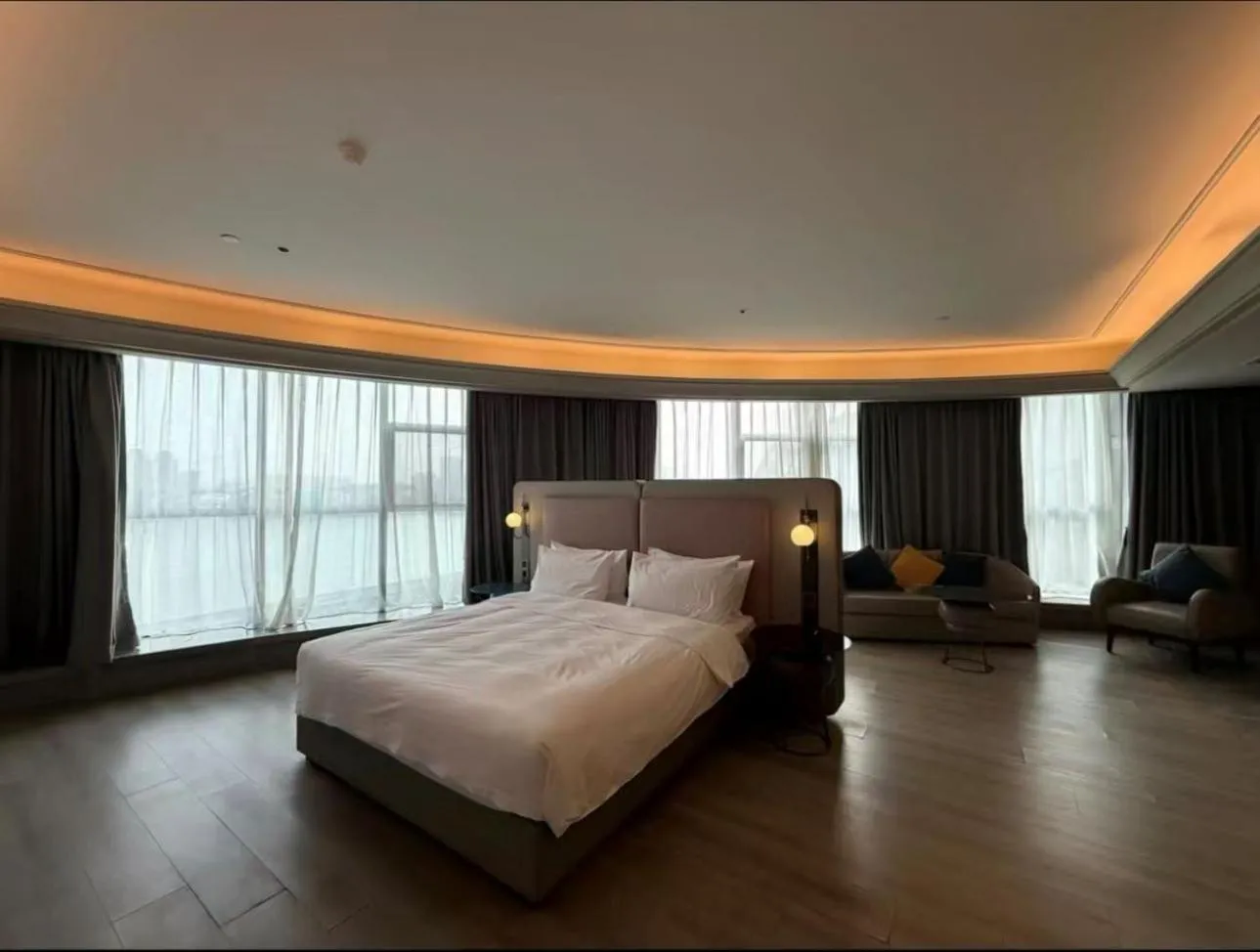 Bed in Mercure Nanjing South Railway Station