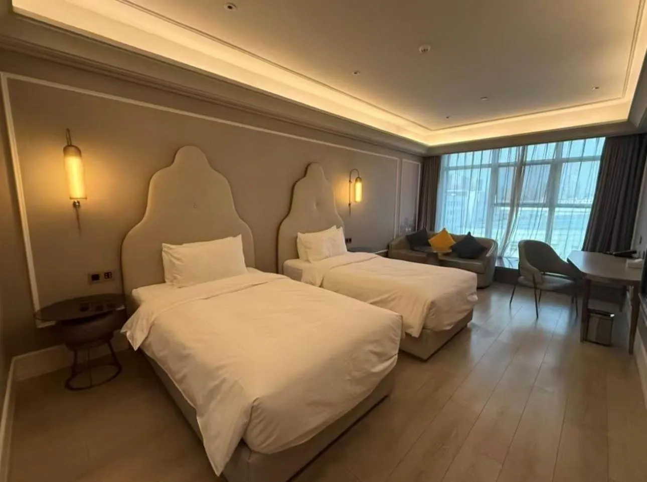 Seating area, Bed in Mercure Nanjing South Railway Station