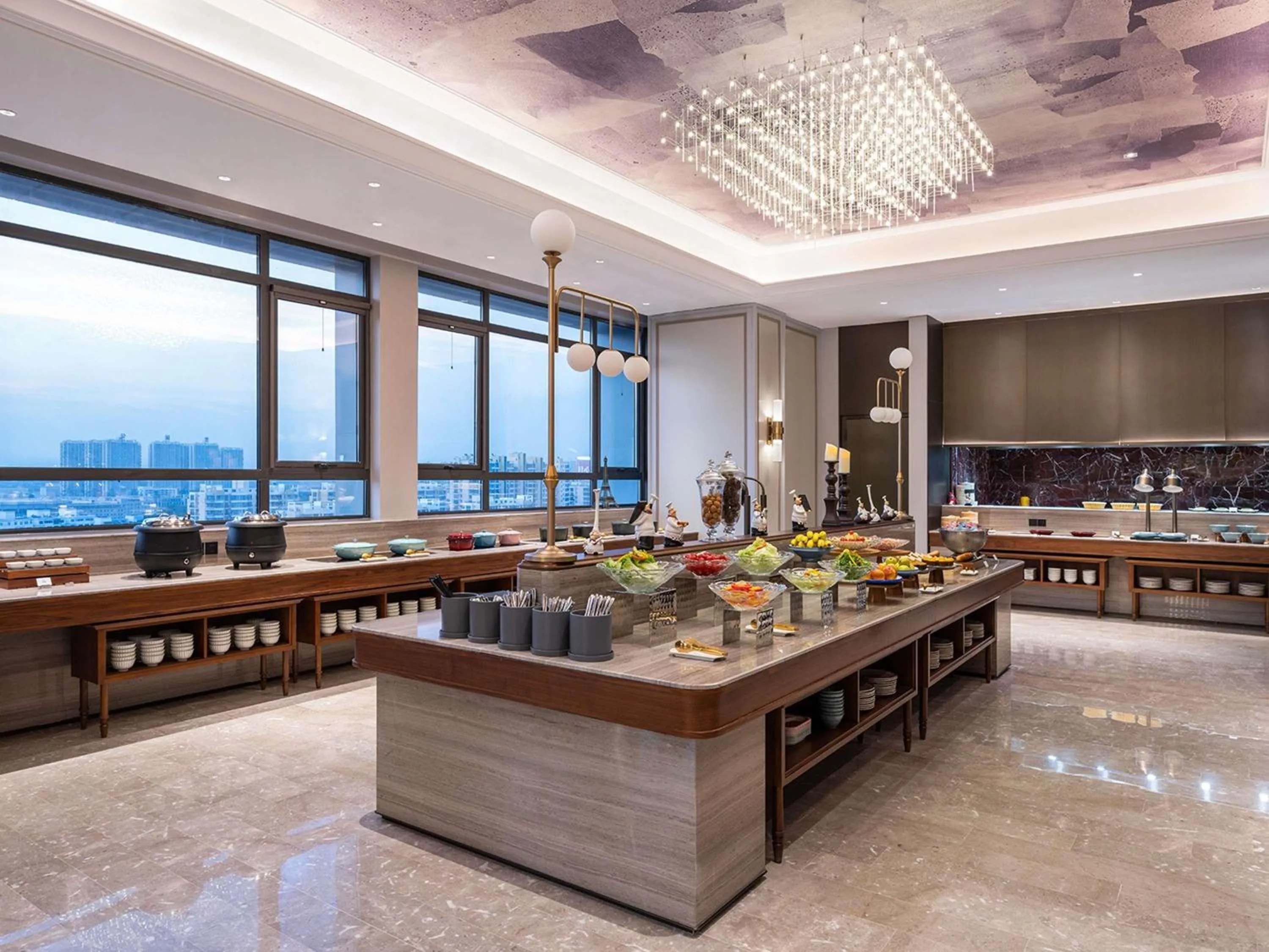 Restaurant/places to eat in Mercure Qinhuangdao Downtown