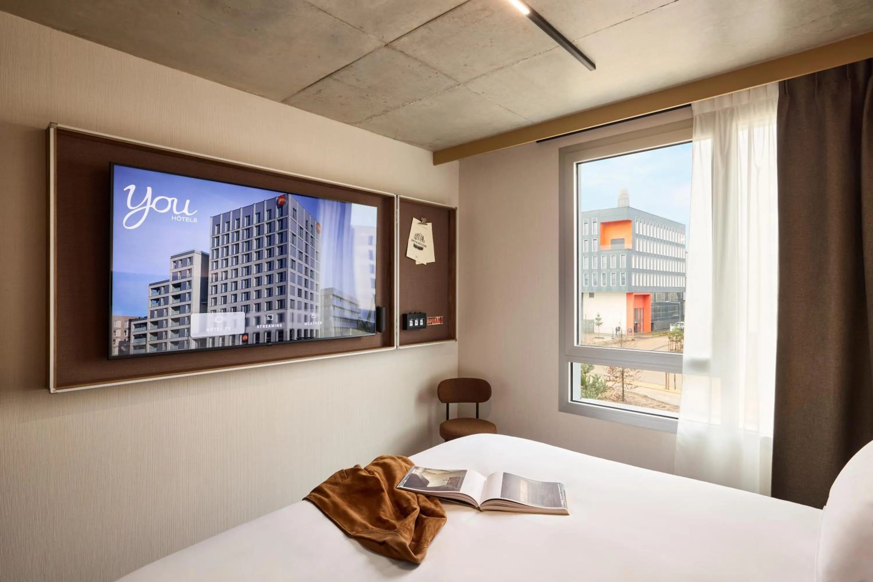 TV and multimedia, Bed in You Hotel Amiens - Handwritten Collection