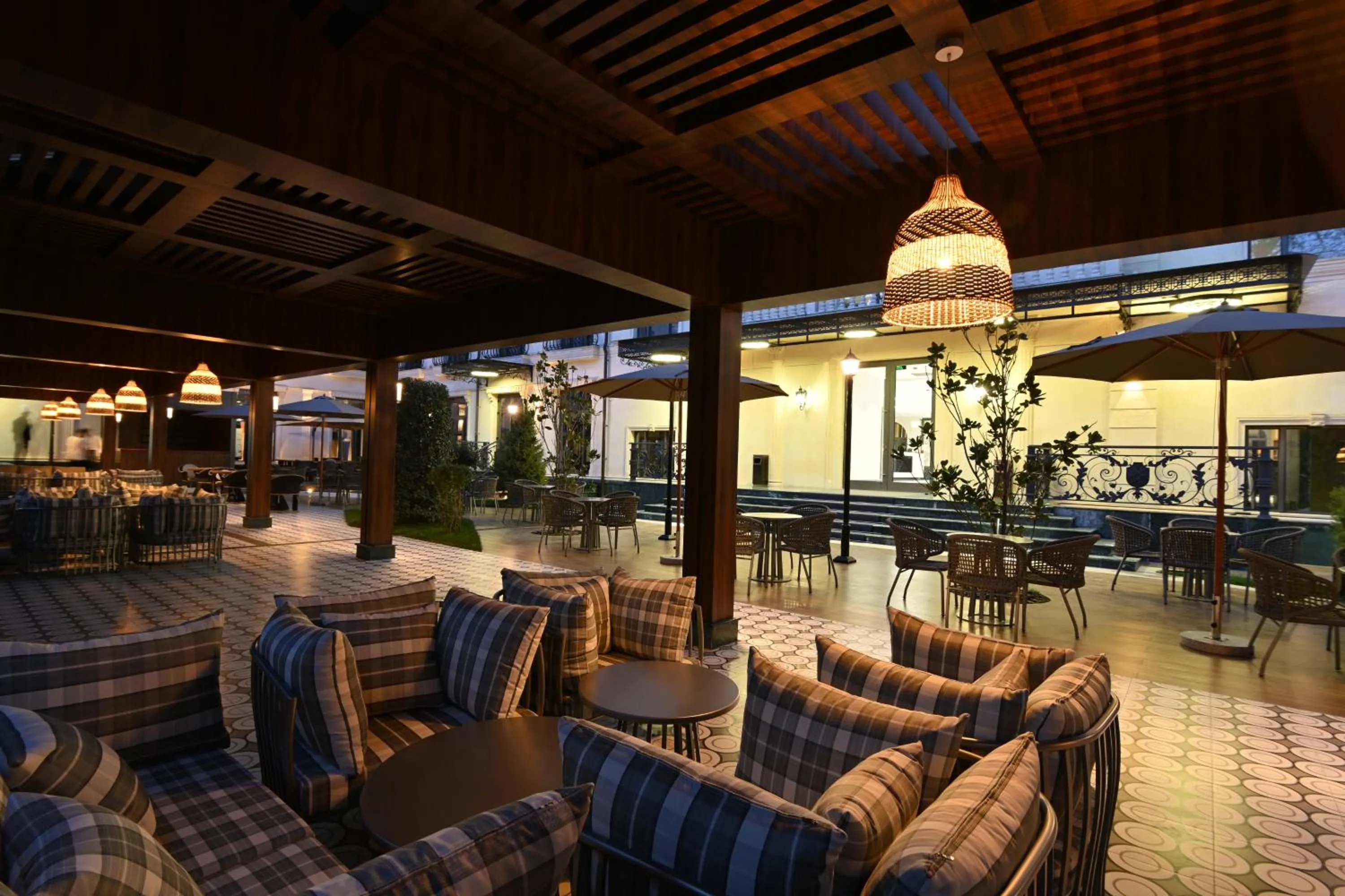 Restaurant/places to eat in Mercure Tashkent North