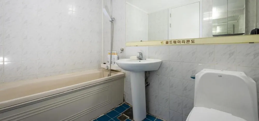 Gold Family Condo & Pet Resort