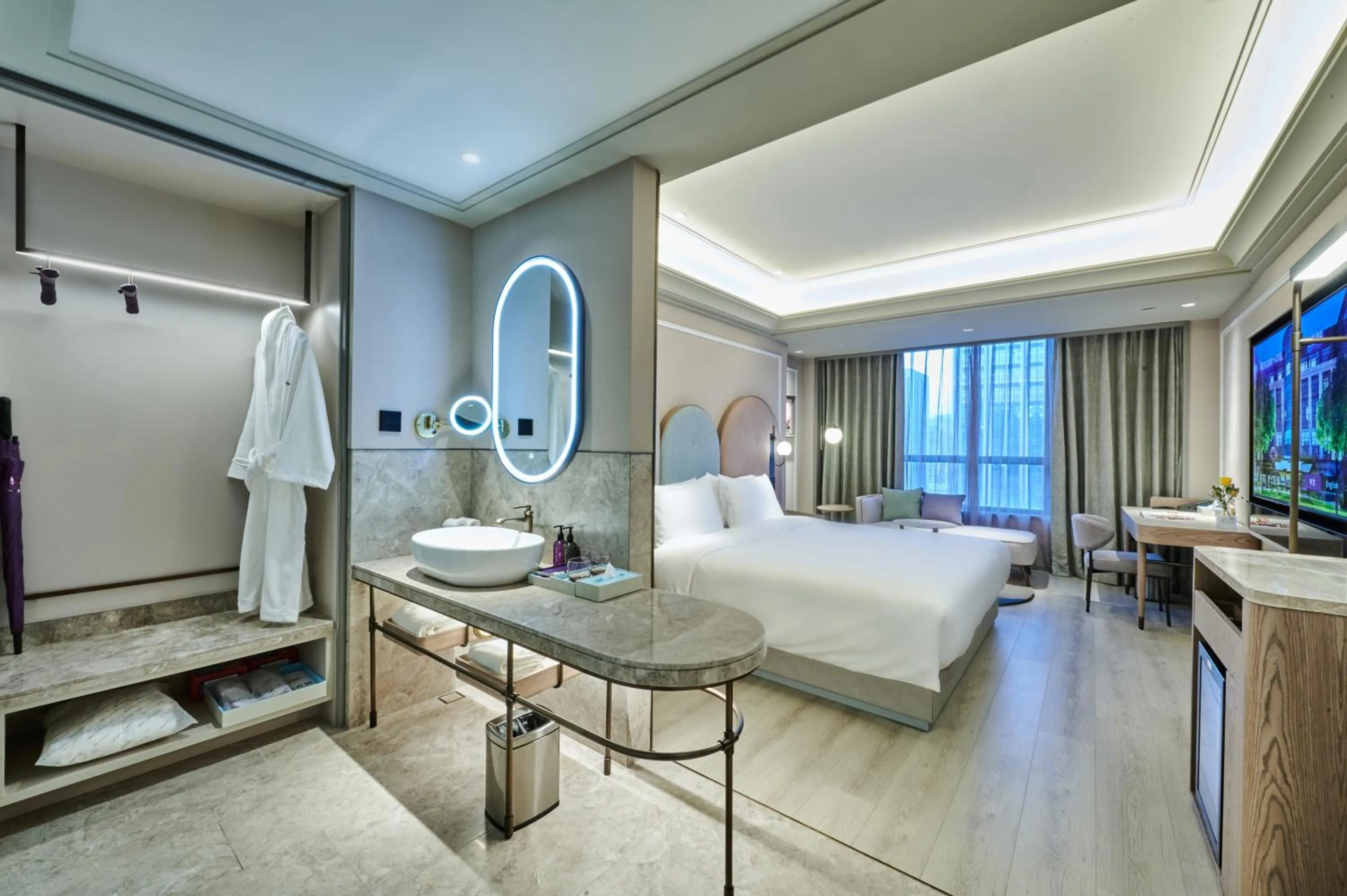 Photo of the whole room, Bed in Mercure Lanzhou West