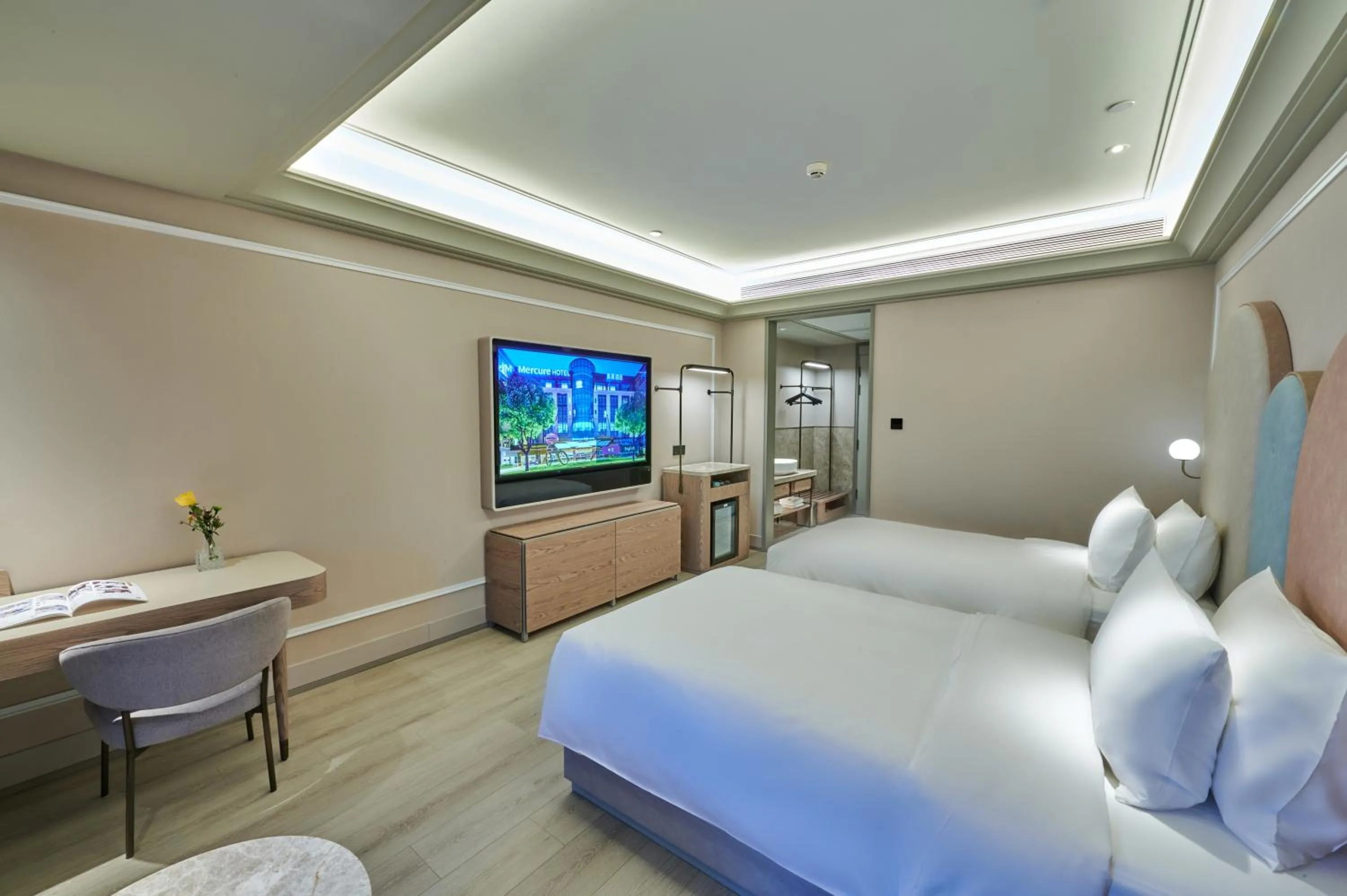 Photo of the whole room, Bed in Mercure Lanzhou West