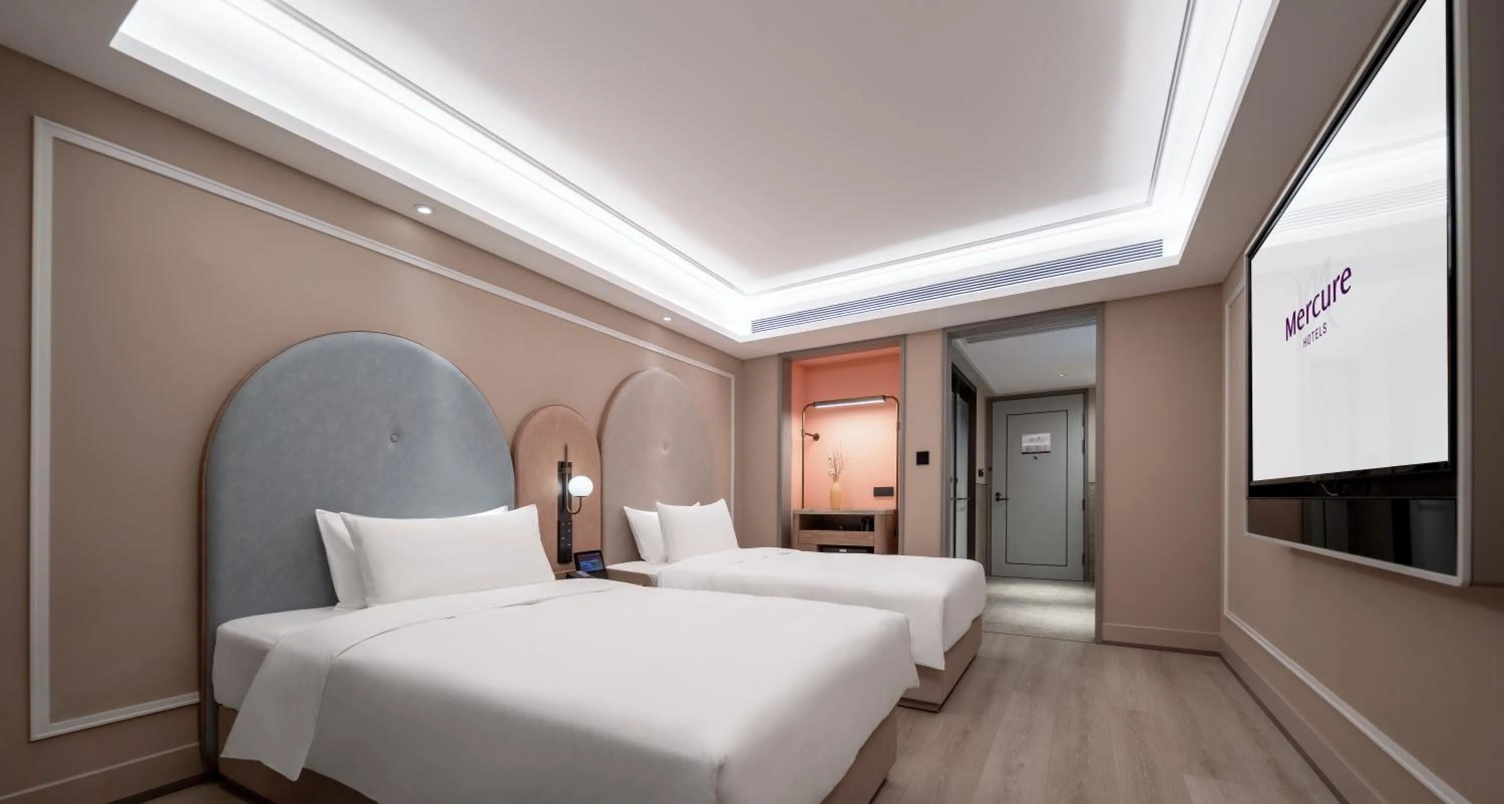 Photo of the whole room, Bed in Mercure Chengdu Wuhou Temple