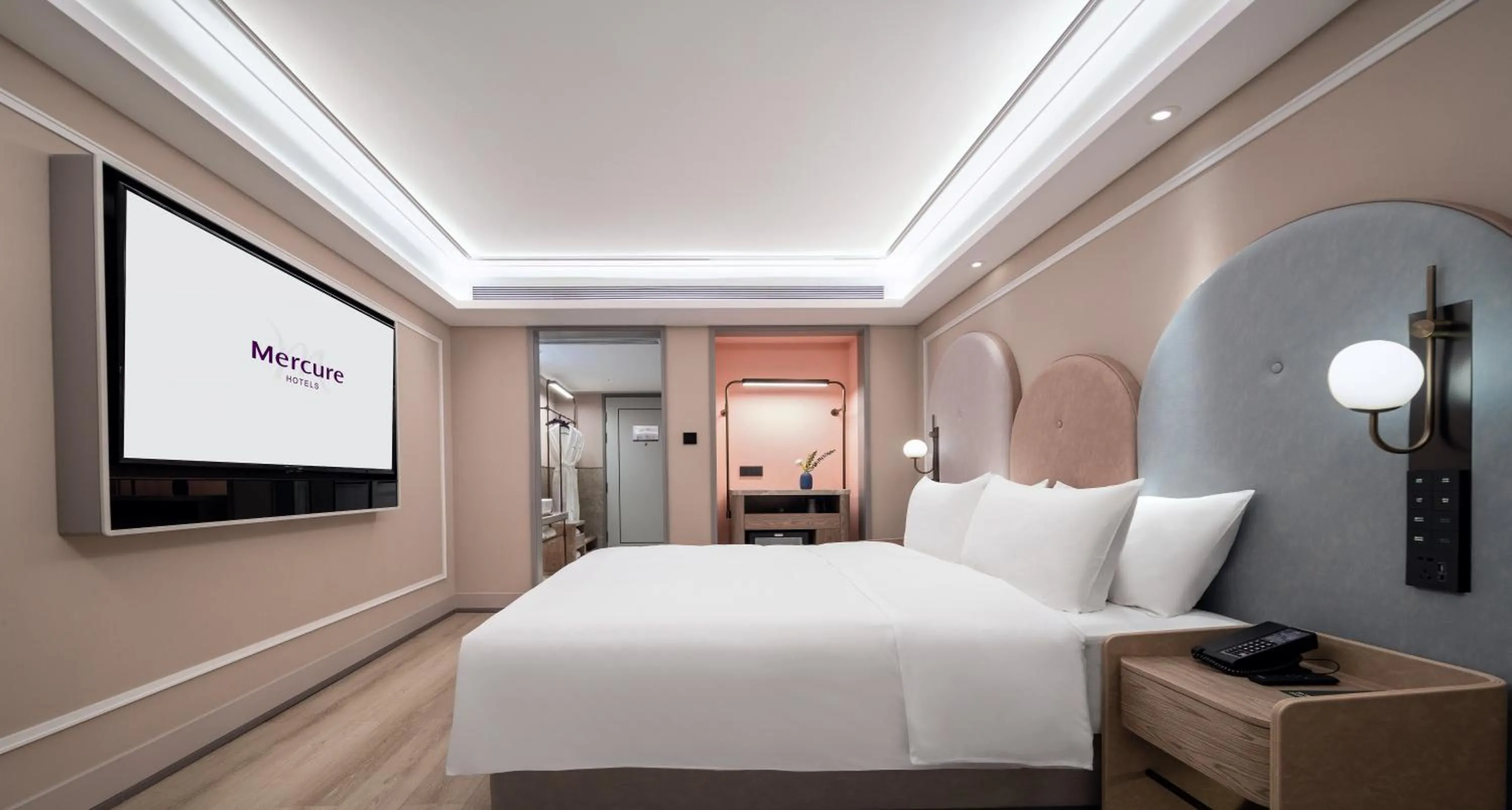 Photo of the whole room, Bed in Mercure Chengdu Wuhou Temple