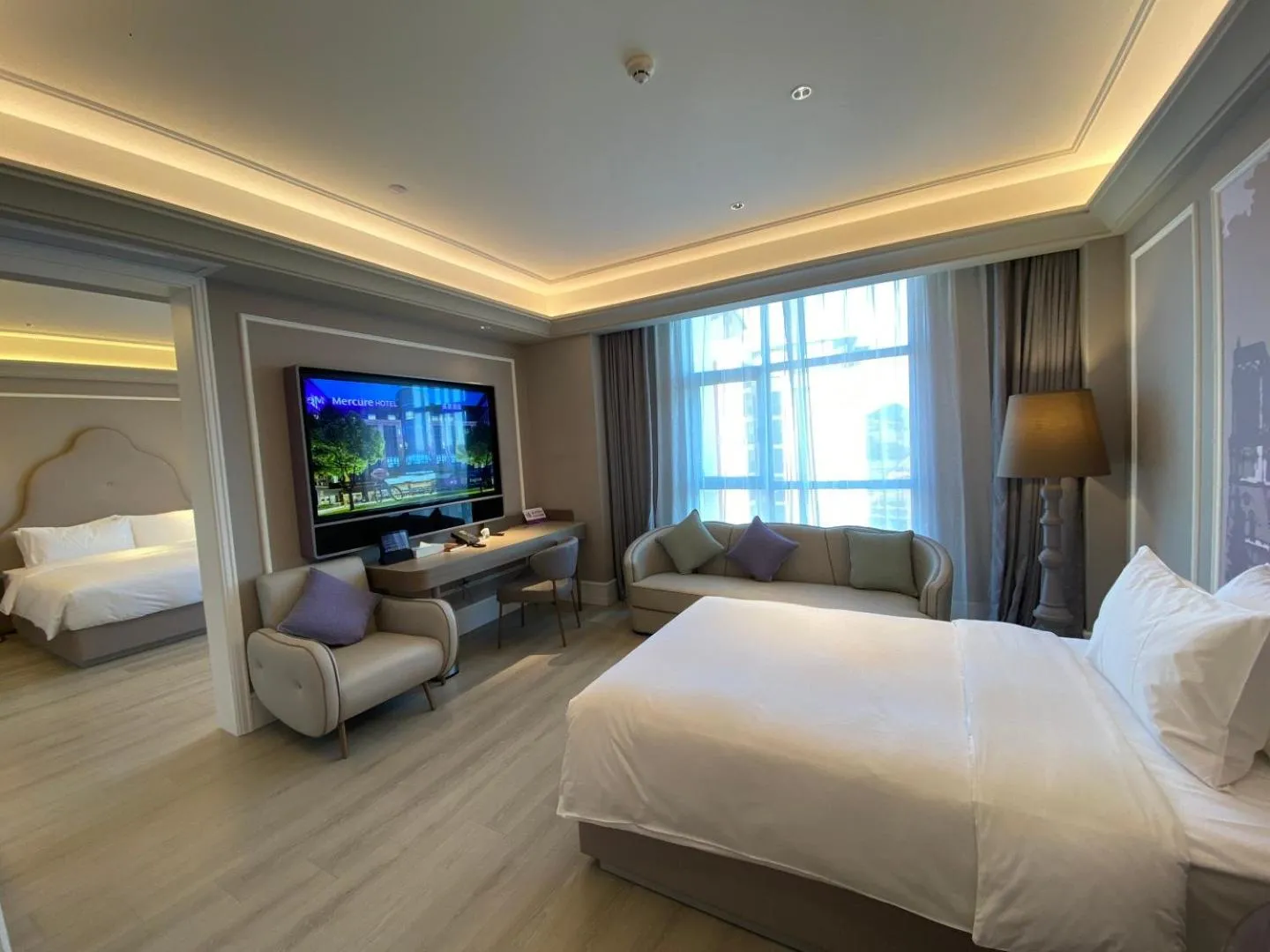 Communal lounge/ TV room, Bed in Mercure Anshun Railway Station