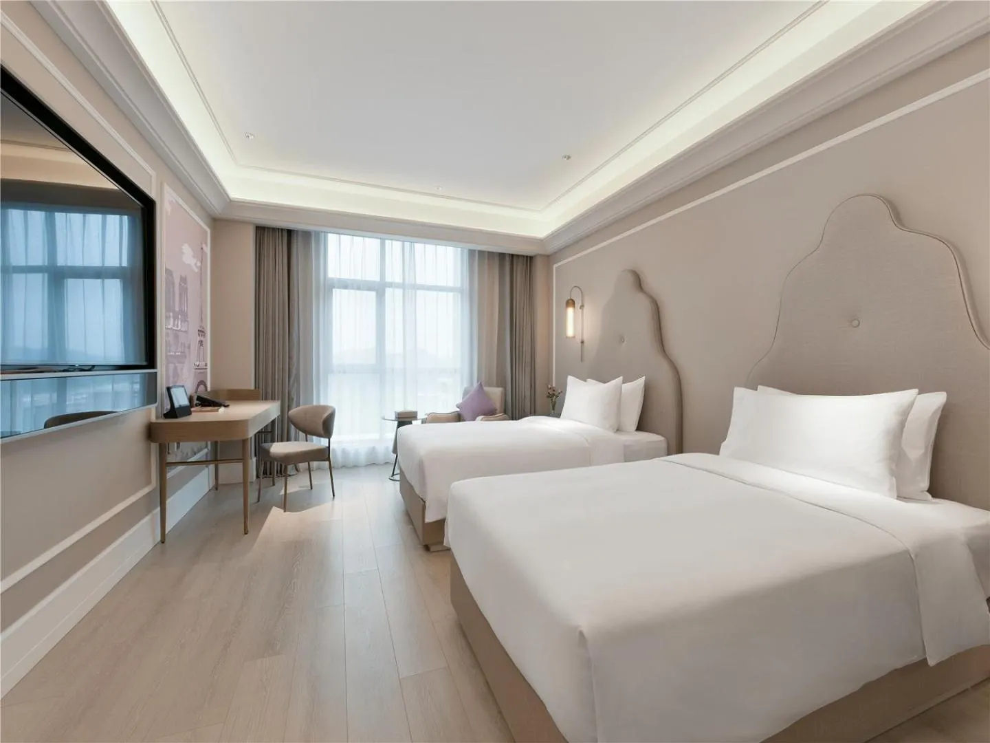 Bed in Mercure Anshun Railway Station