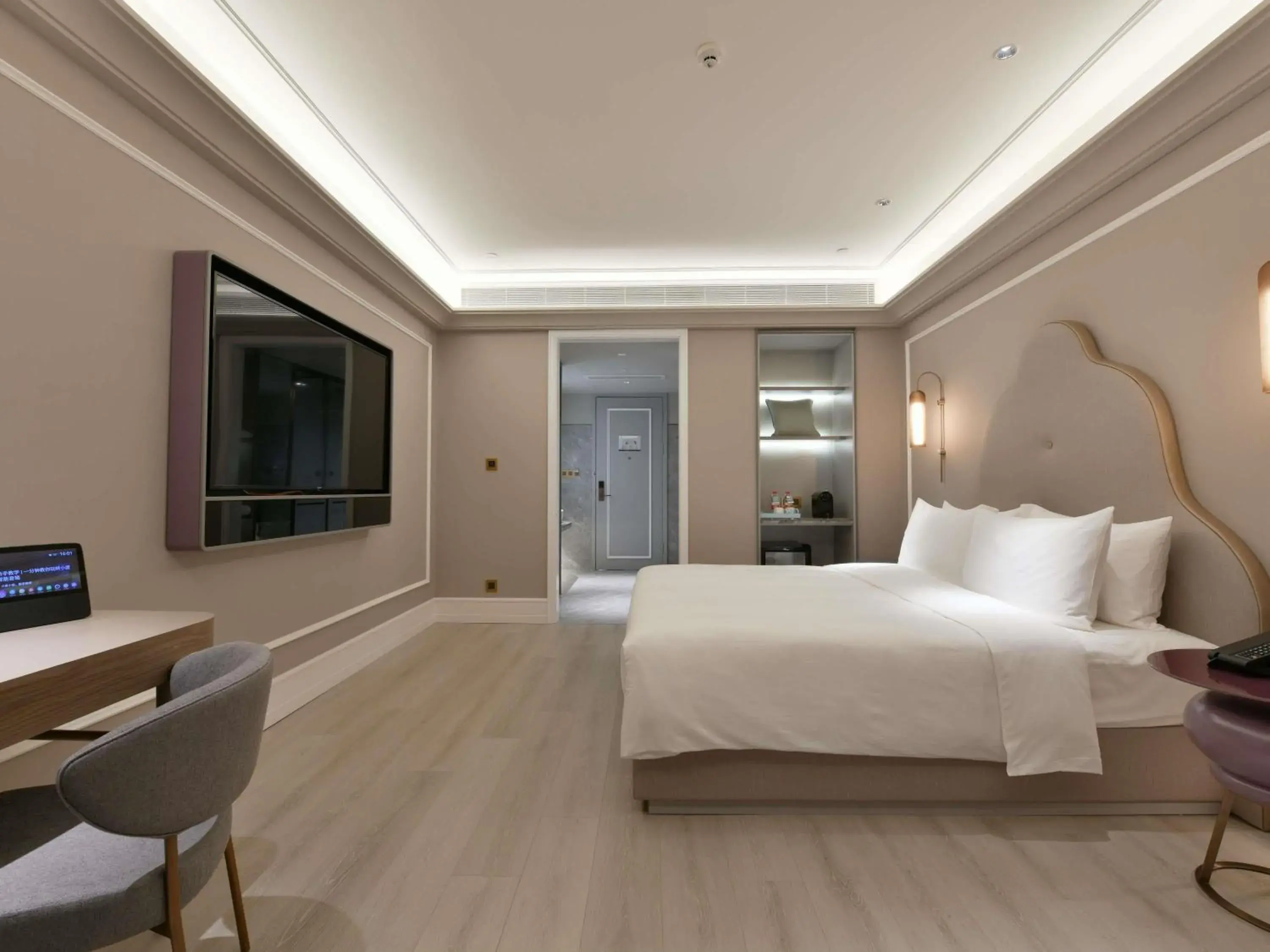 Superior King Room in Mercure Anshun Railway Station Superior King Room in Mercure Anshun Railway Station