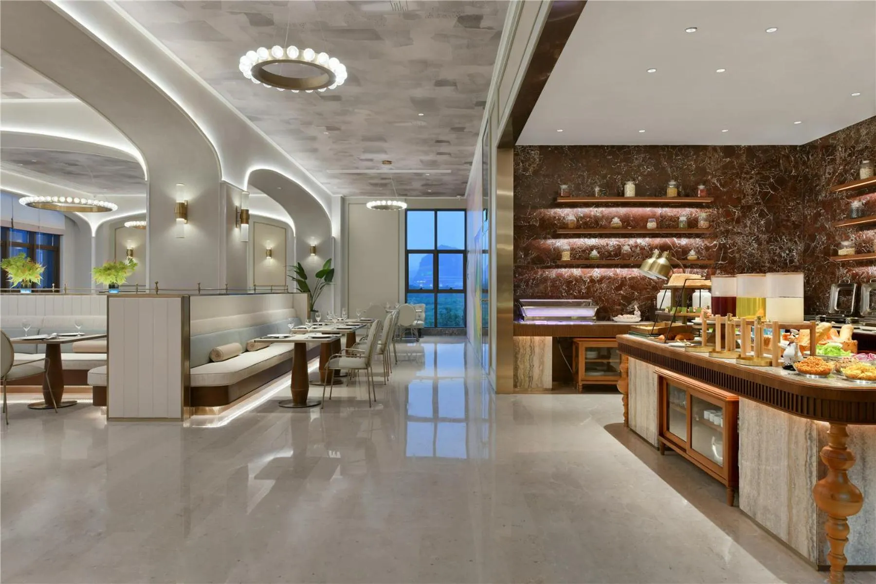Restaurant/places to eat in Mercure Anshun Railway Station