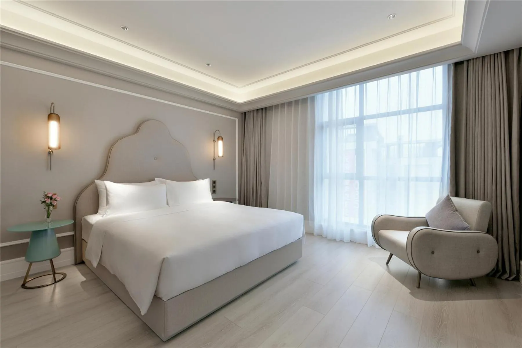 Bed in Mercure Anshun Railway Station