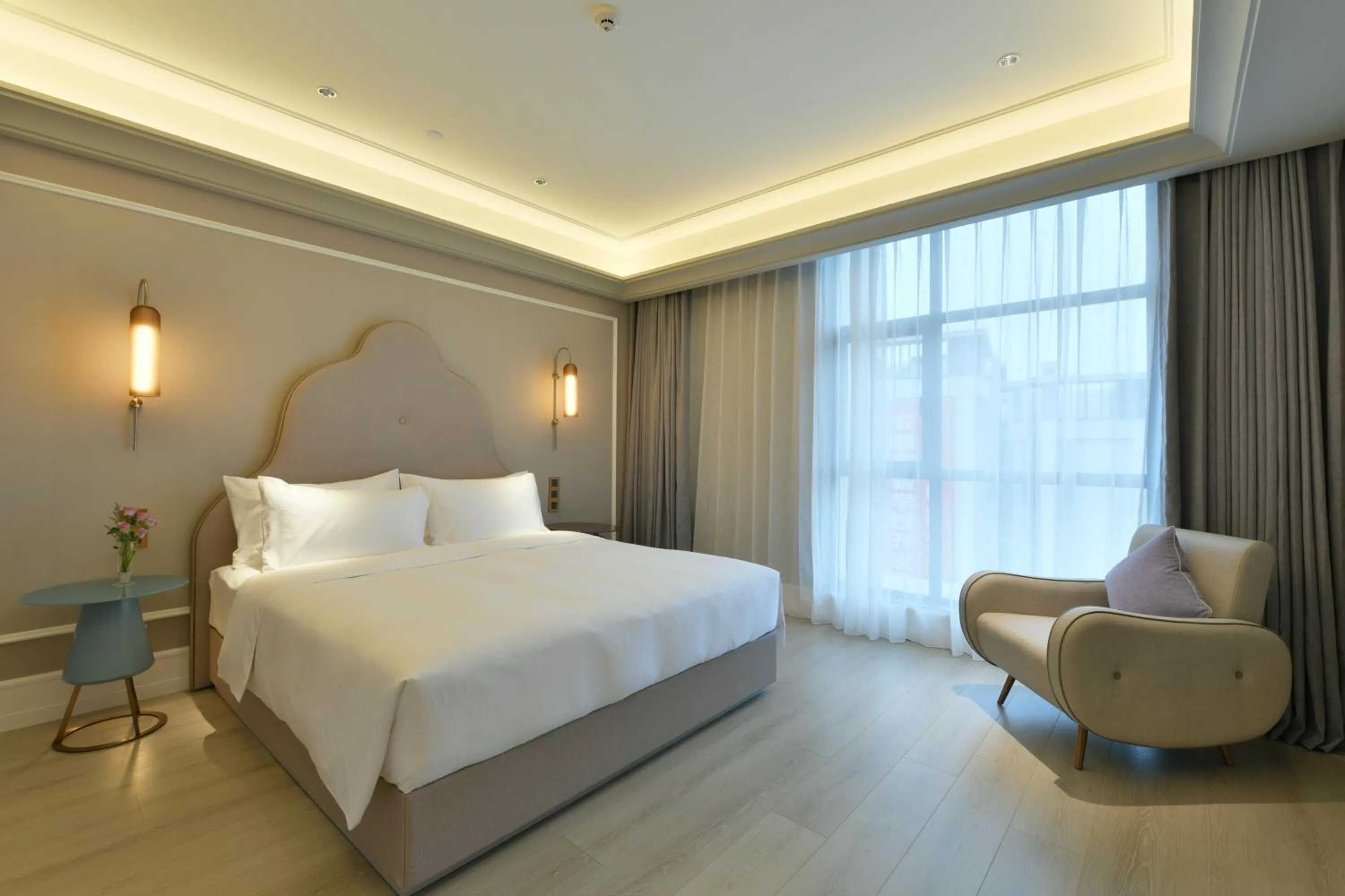 Bed in Mercure Anshun Railway Station