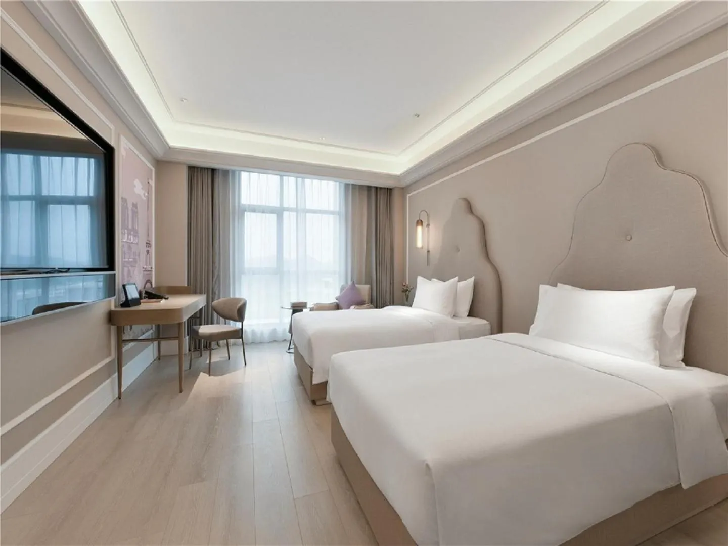 Bed in Mercure Anshun Railway Station