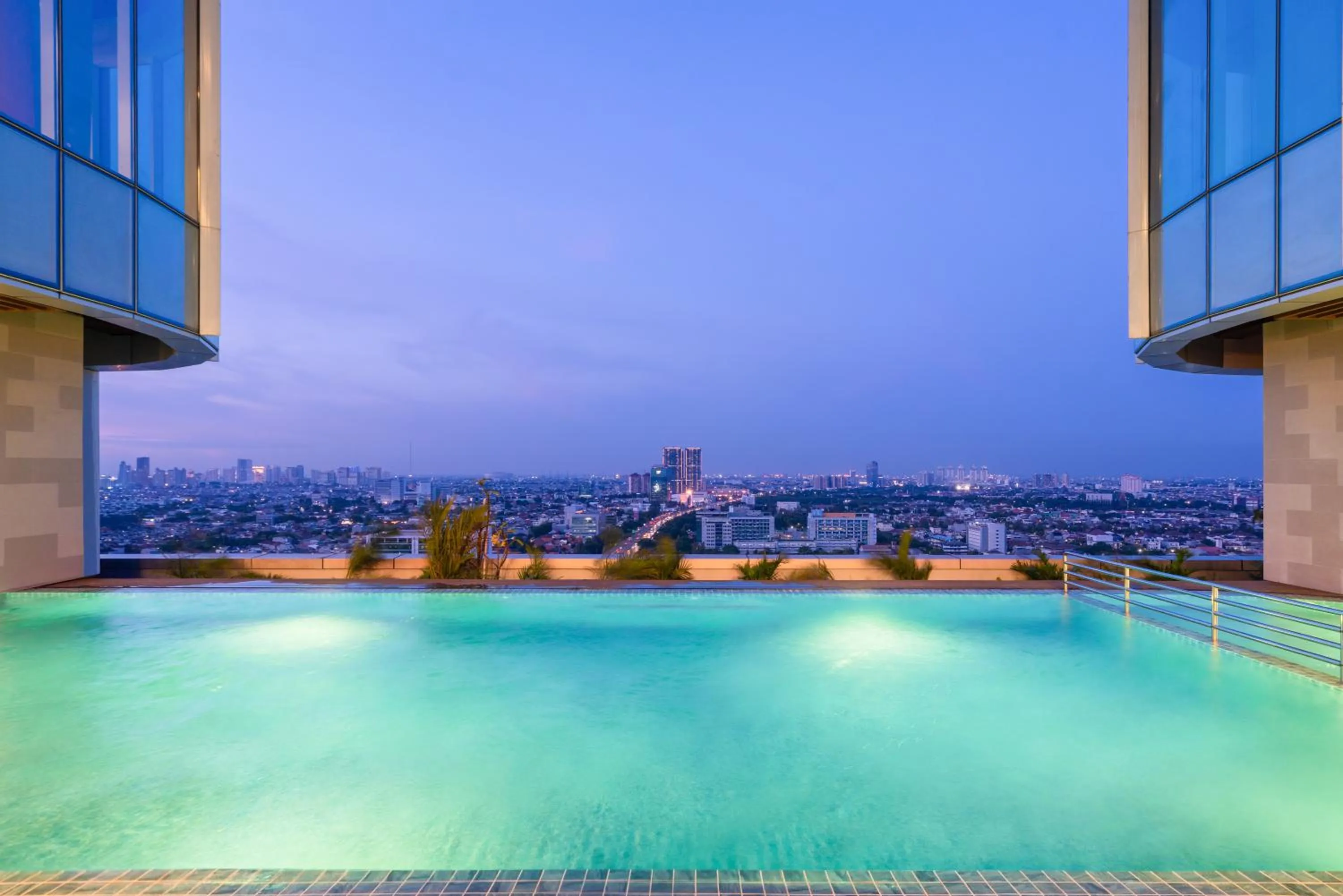 Swimming pool in Novotel Jakarta Pulo Mas