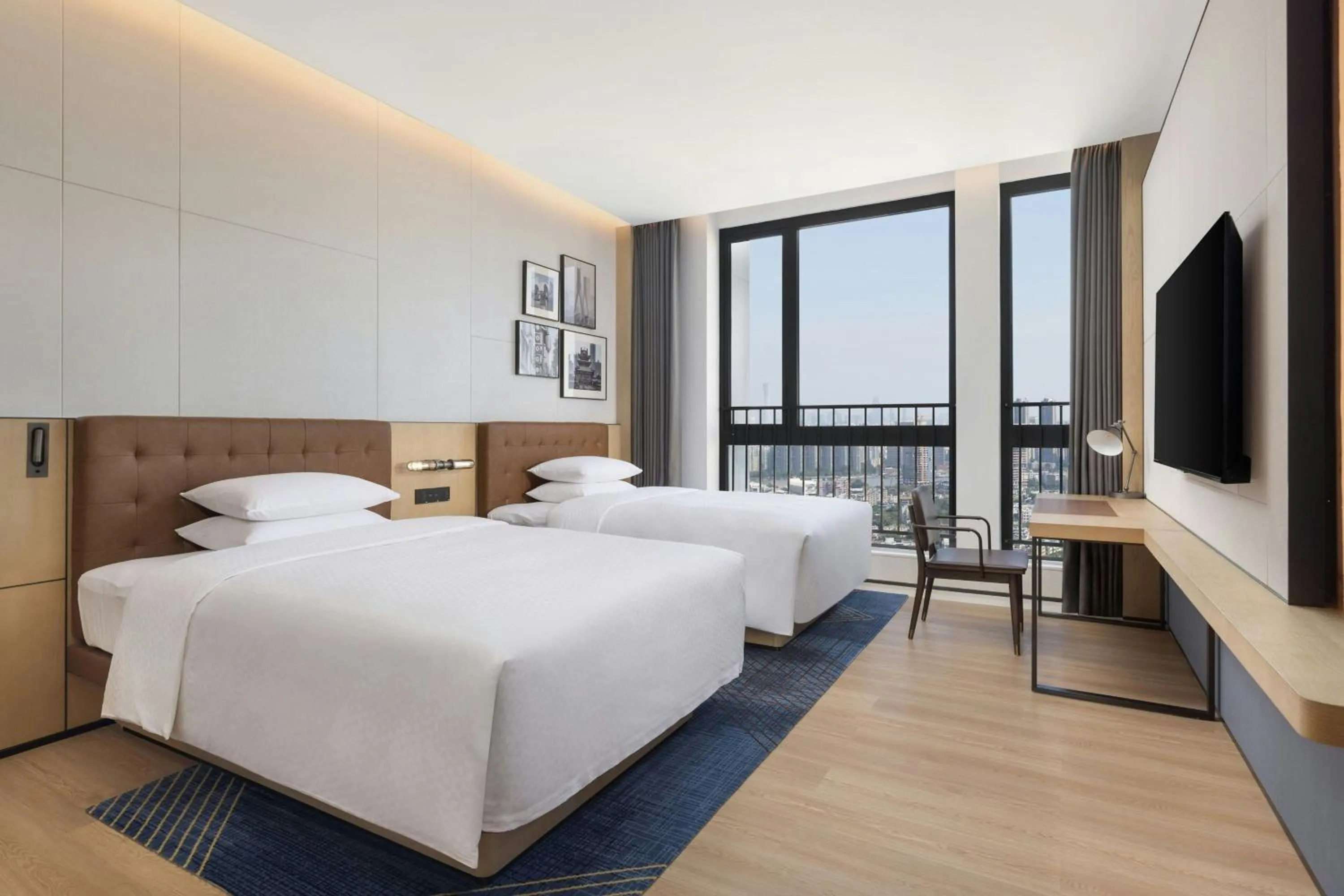 Photo of the whole room, Bed in Four Points by Sheraton Guangzhou Bai’e Tan