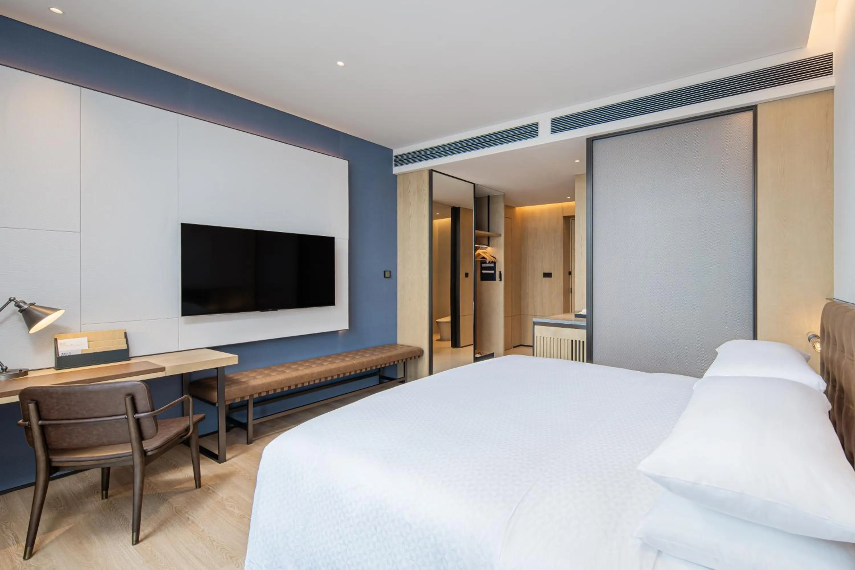 Bed in Four Points by Sheraton Guangzhou Bai’e Tan