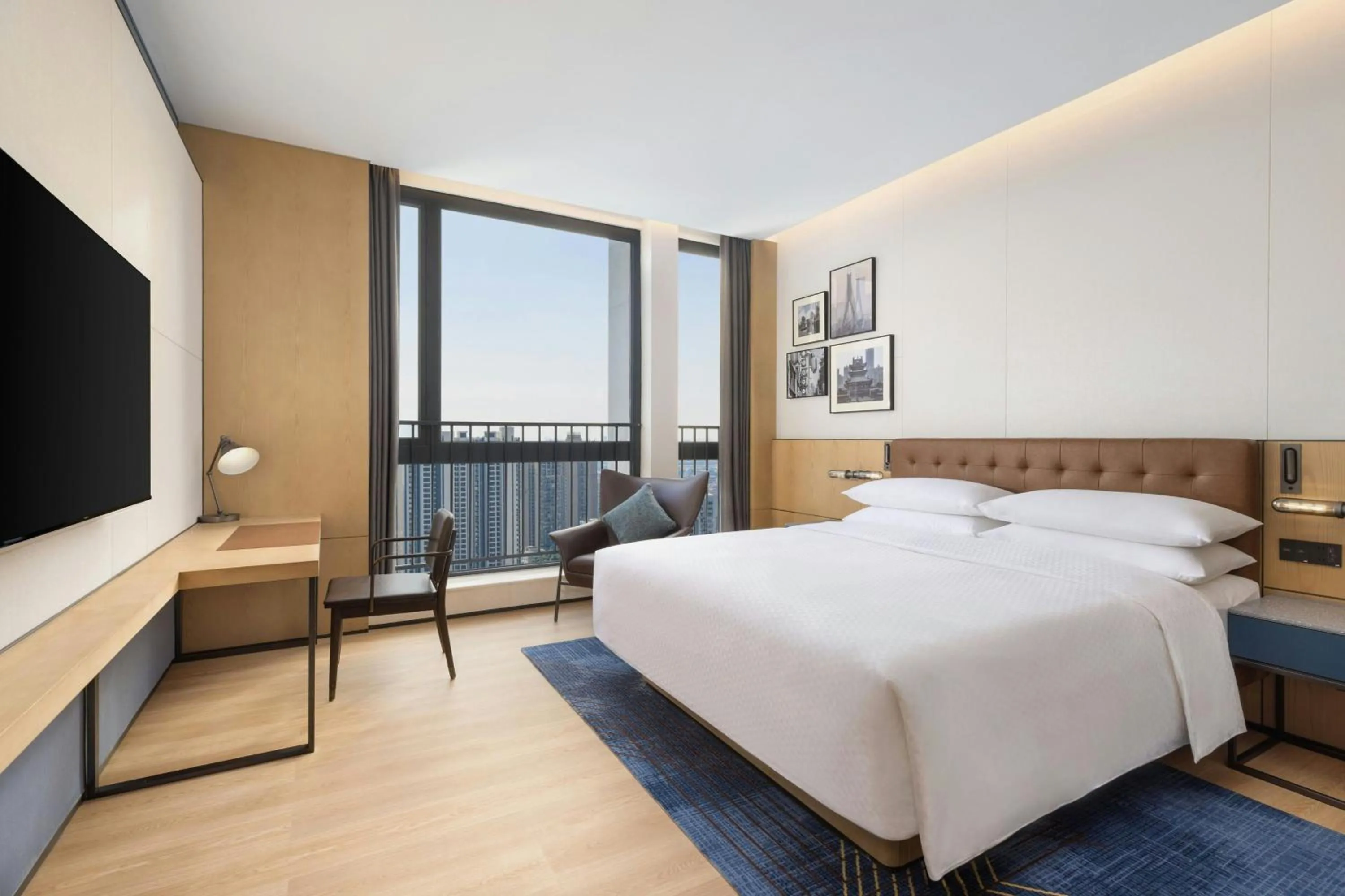 Photo of the whole room, Bed in Four Points by Sheraton Guangzhou Bai’e Tan