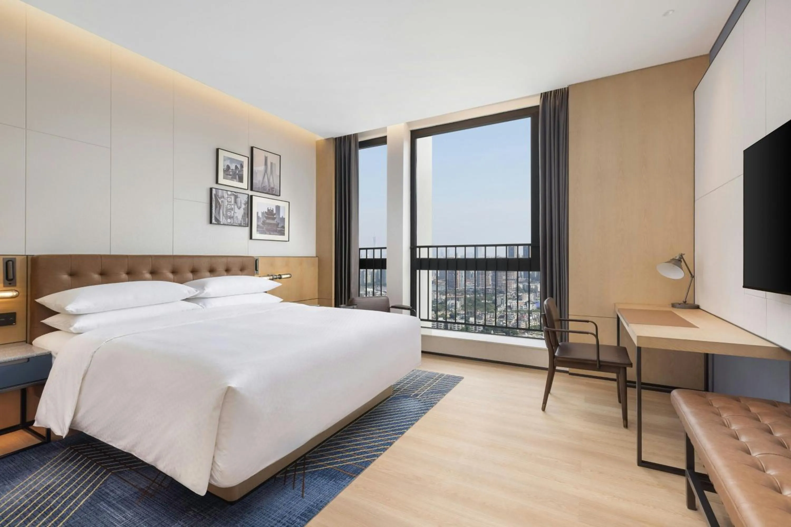 Photo of the whole room, Bed in Four Points by Sheraton Guangzhou Bai’e Tan