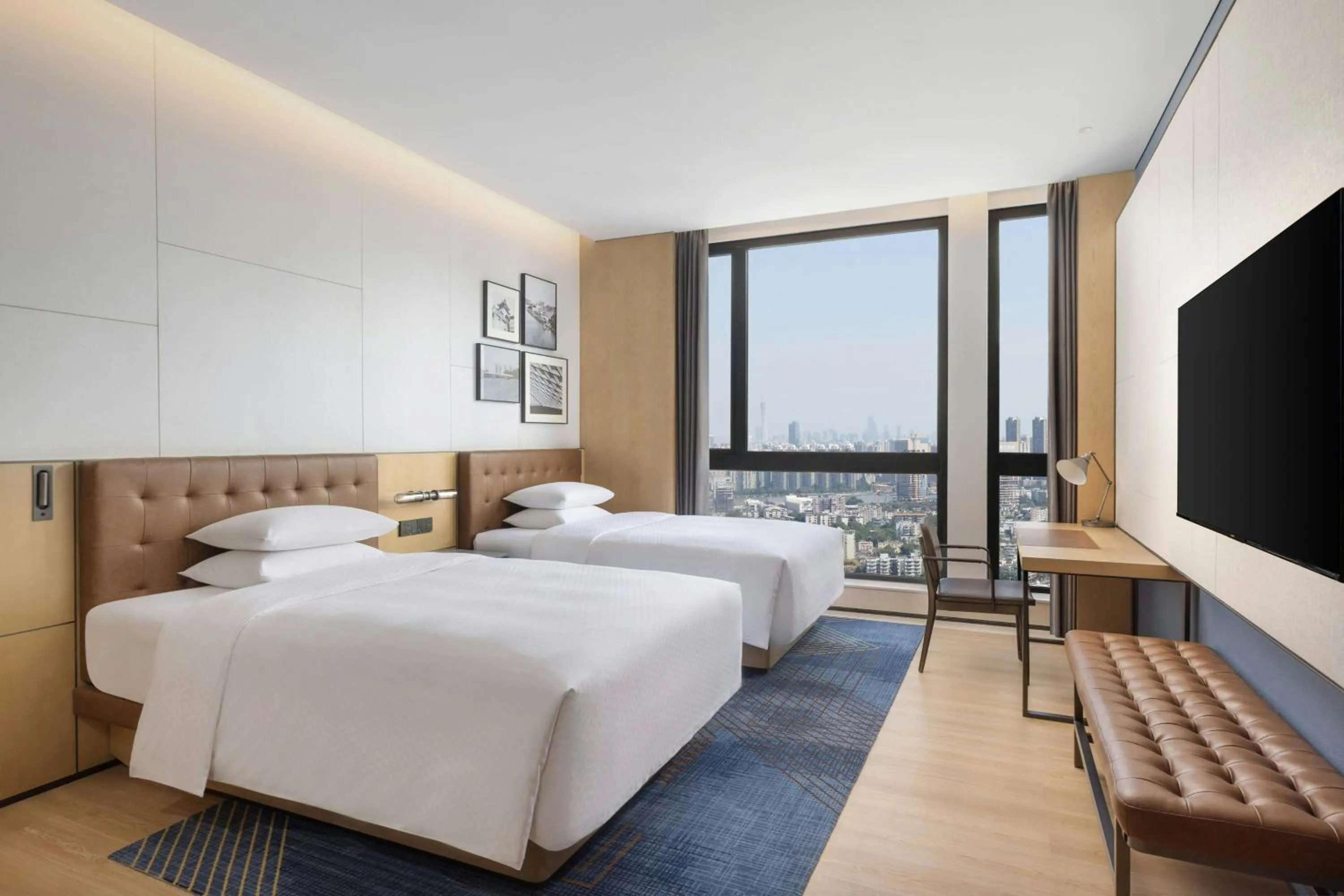 Photo of the whole room, Bed in Four Points by Sheraton Guangzhou Bai’e Tan