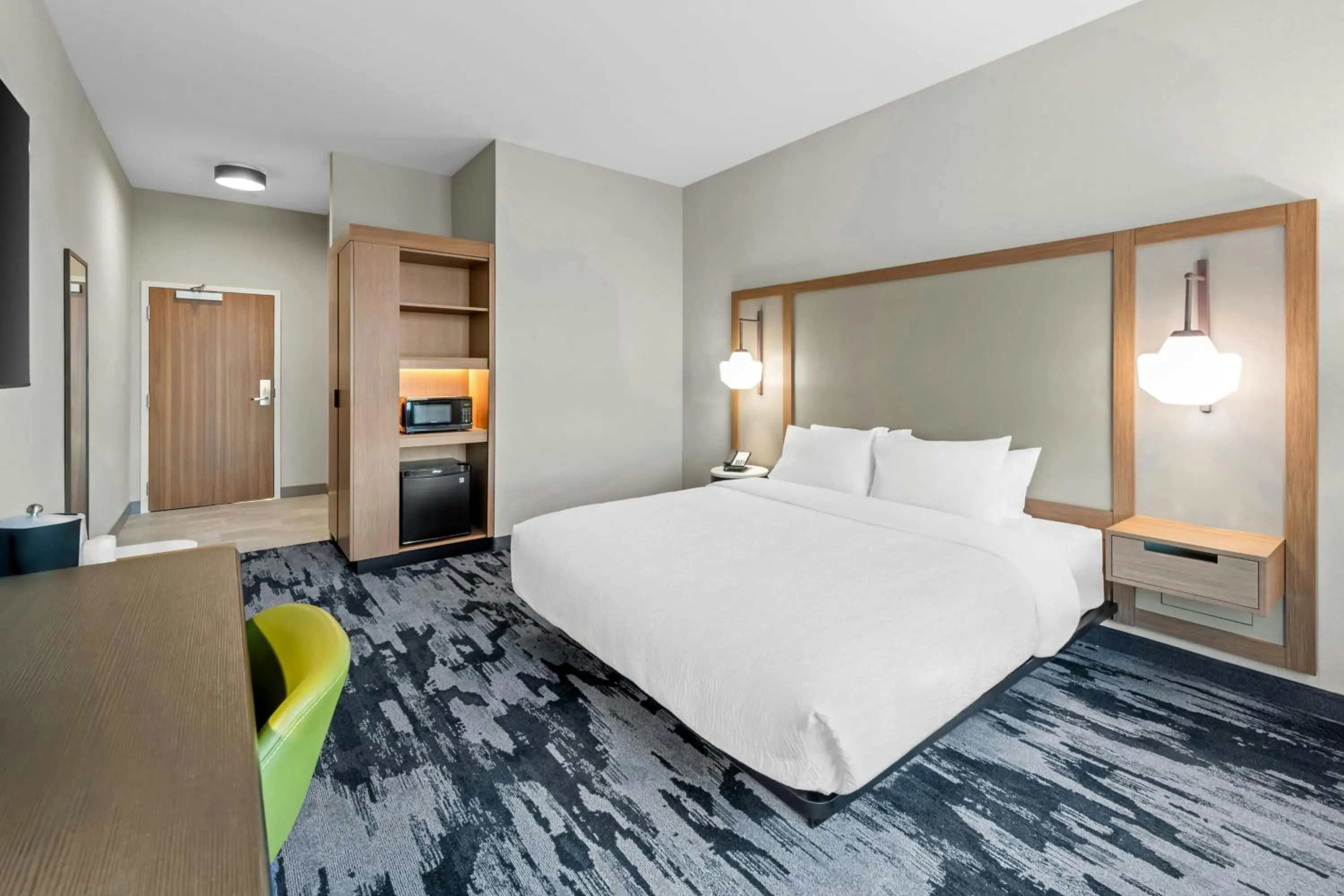 Photo of the whole room, Bed in Fairfield by Marriott Inn & Suites Emporia