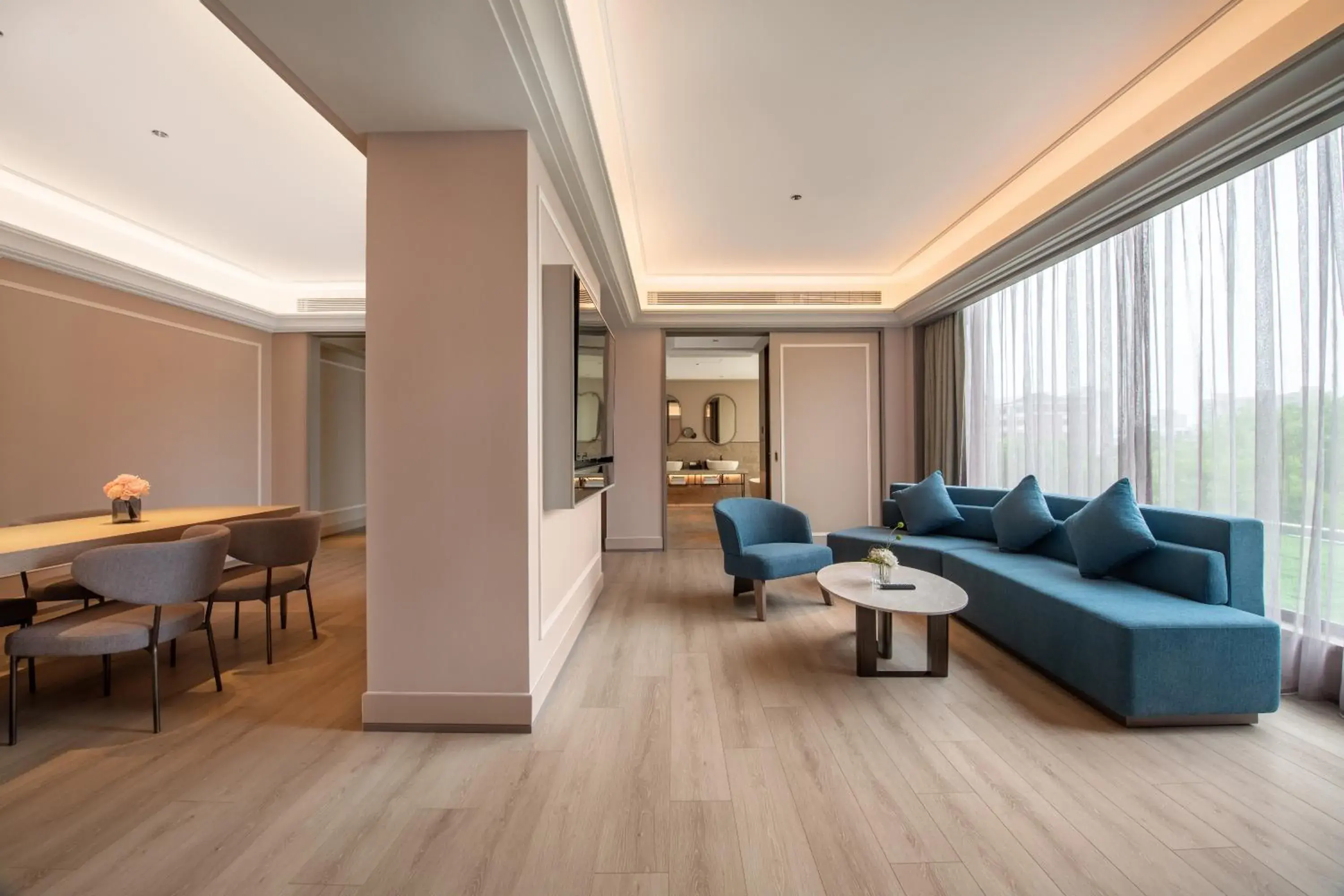 Deluxe Double Suite in Mercure Shanghai Pujiang Deluxe Double Suite in Mercure Shanghai Pujiang