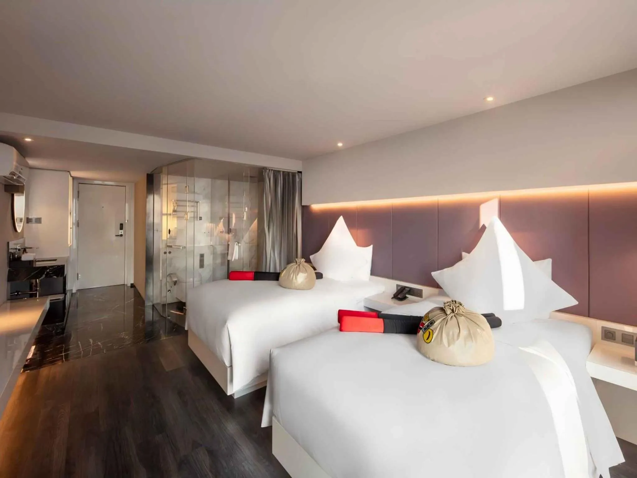 Bed in Mercure Yangzhou East High-Speed Railway Station