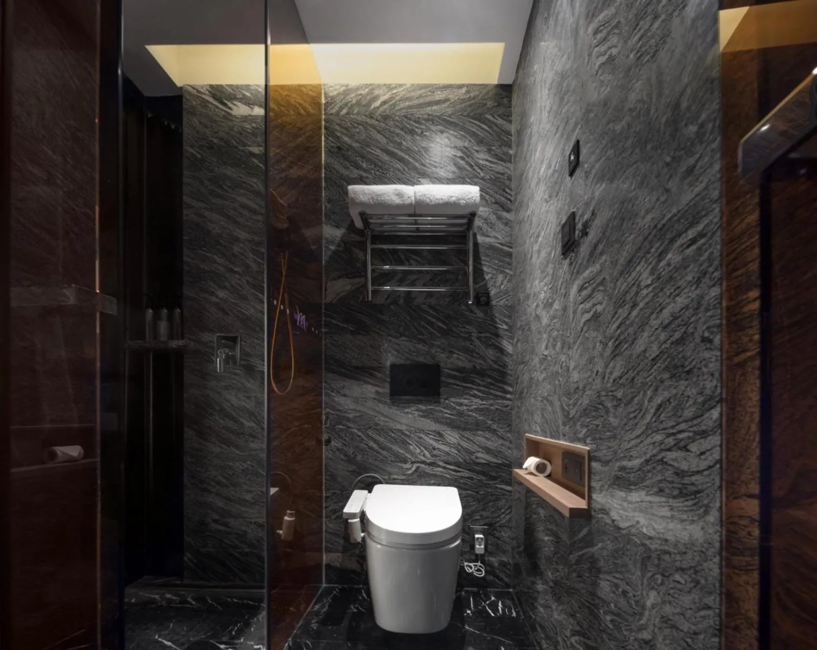 Toilet in Mercure Yangzhou East High-Speed Railway Station