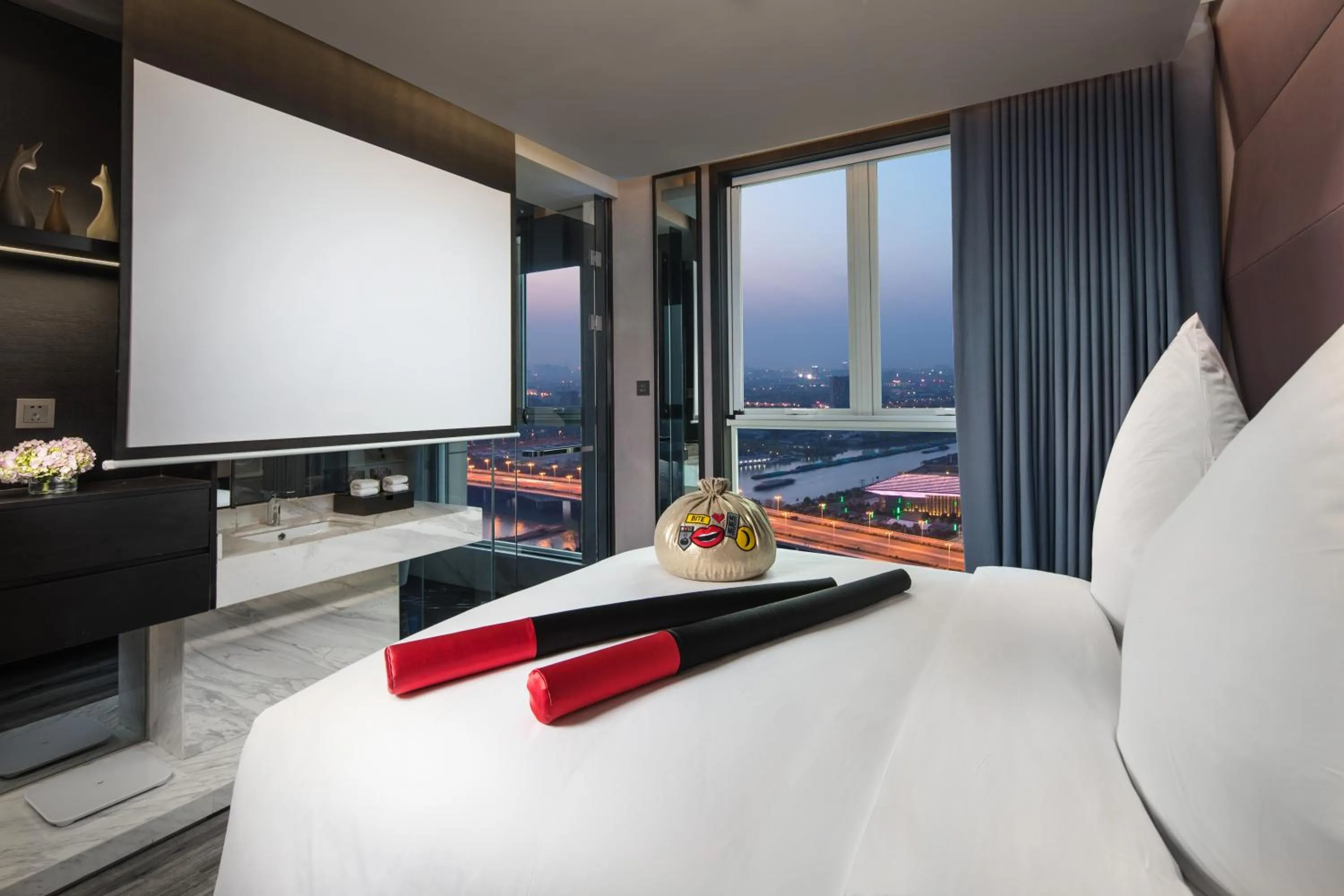 Bed in Mercure Yangzhou East High-Speed Railway Station