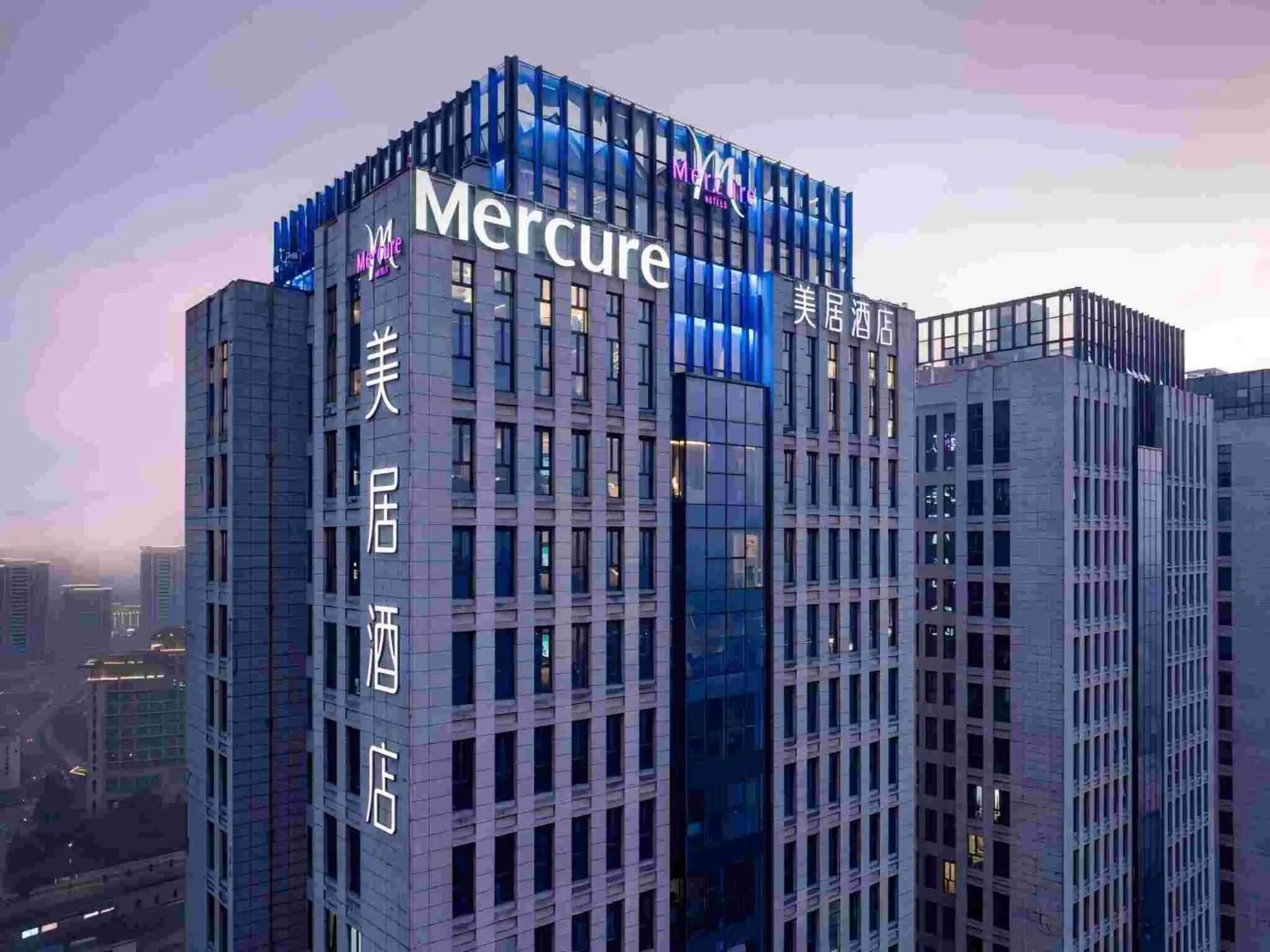 Property building in Mercure Yangzhou East High-Speed Railway Station