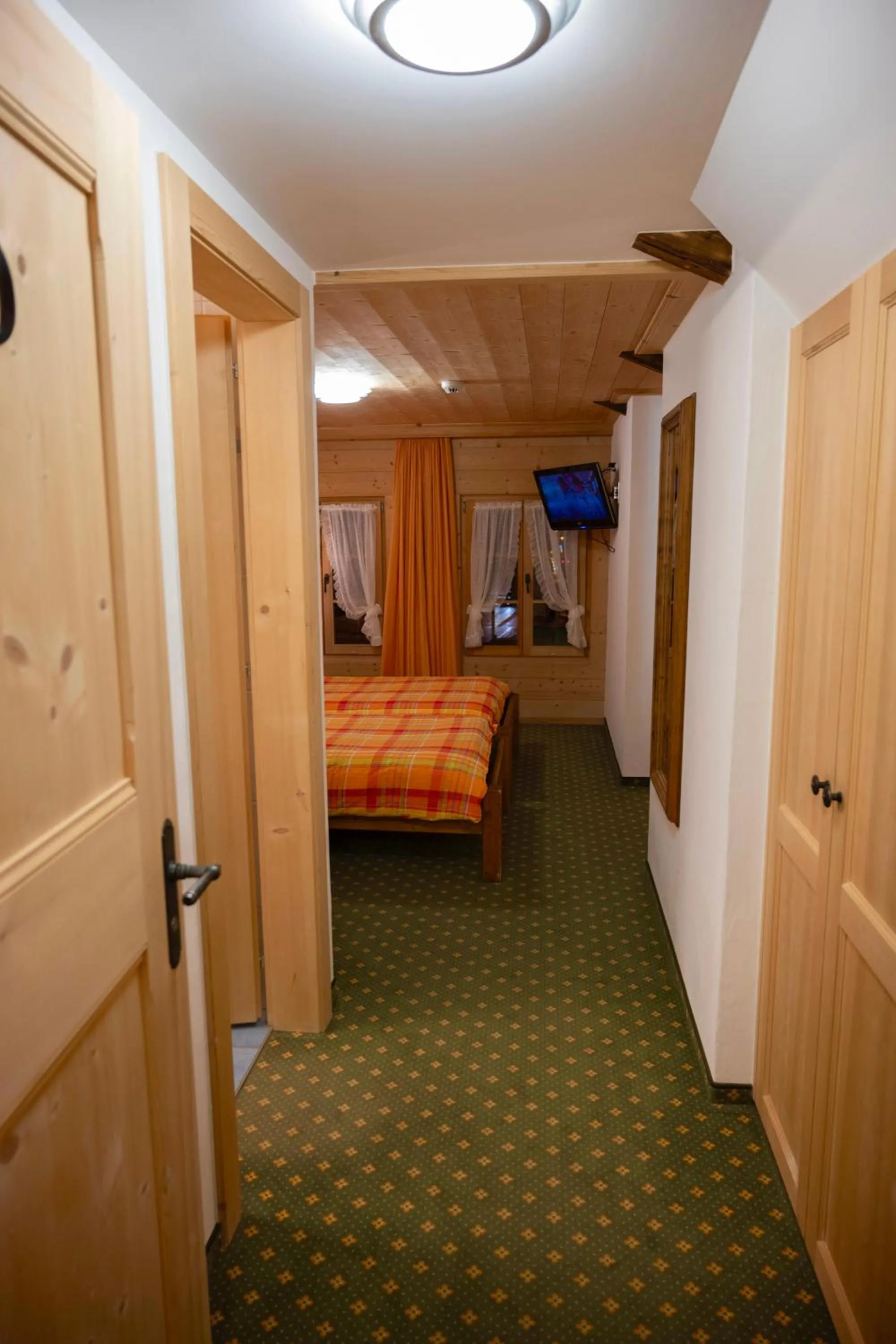 Photo of the whole room in hotel de ville de Rossinière