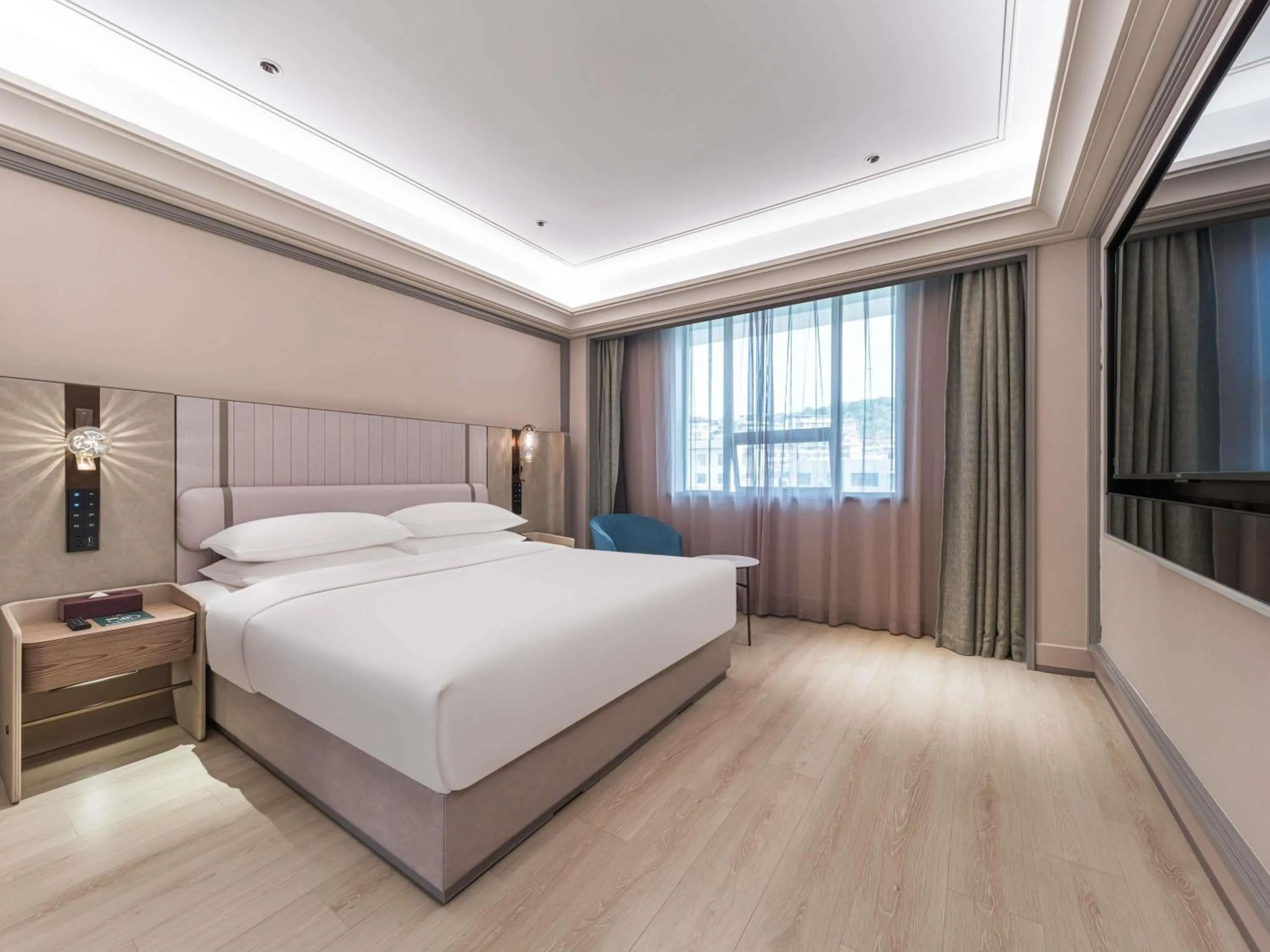 Executive King Room in Mercure Zhangjiajie Tianmen Mountain