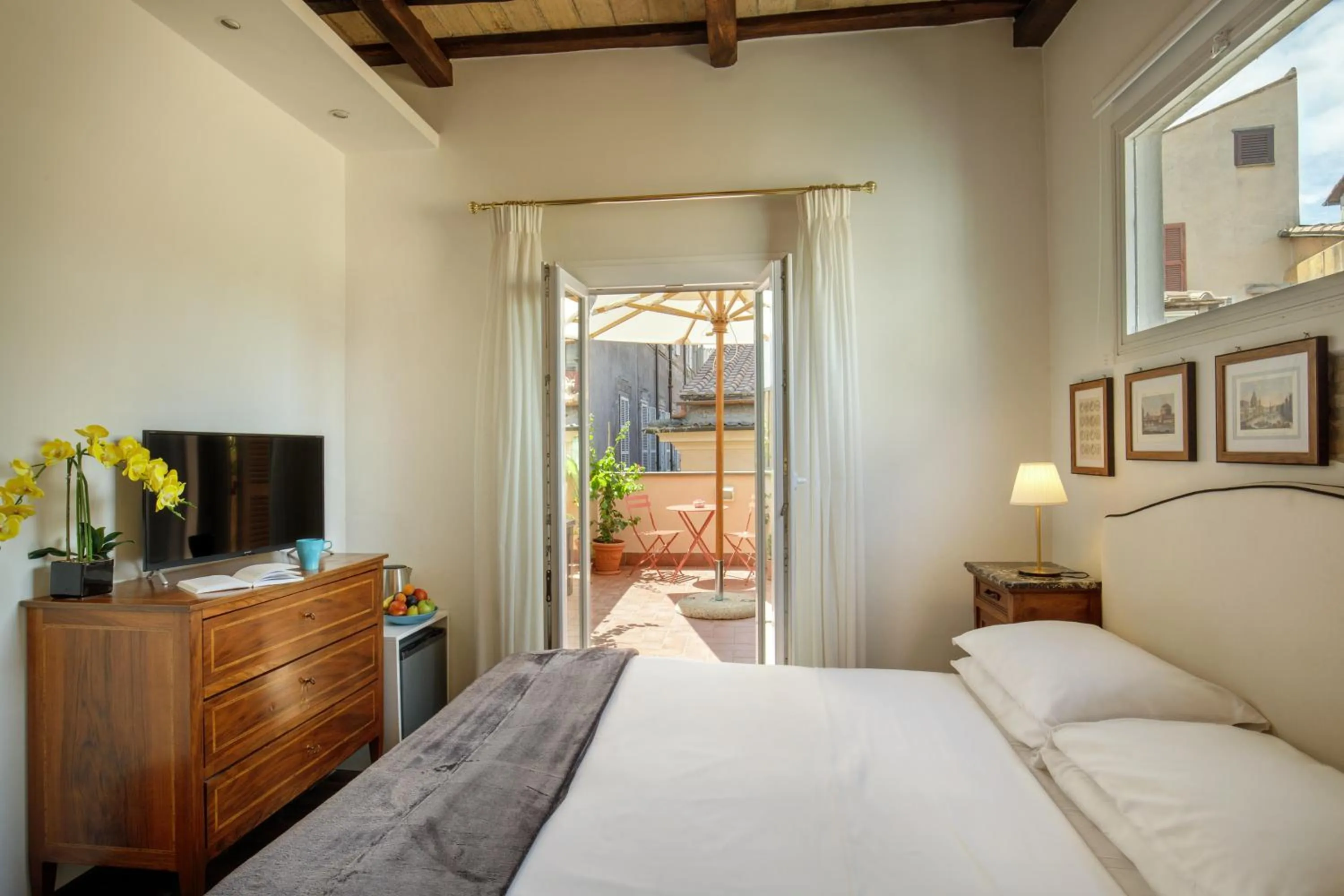 Bed in The Right Place 4U Navona Luxury Rooms